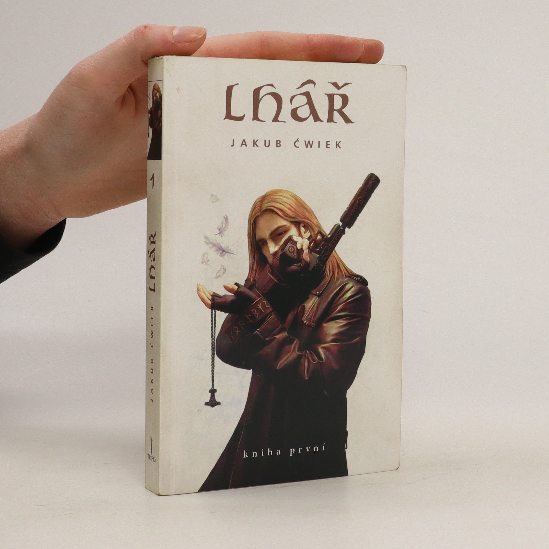 Jakub Ćwiek Lhář. Kniha první