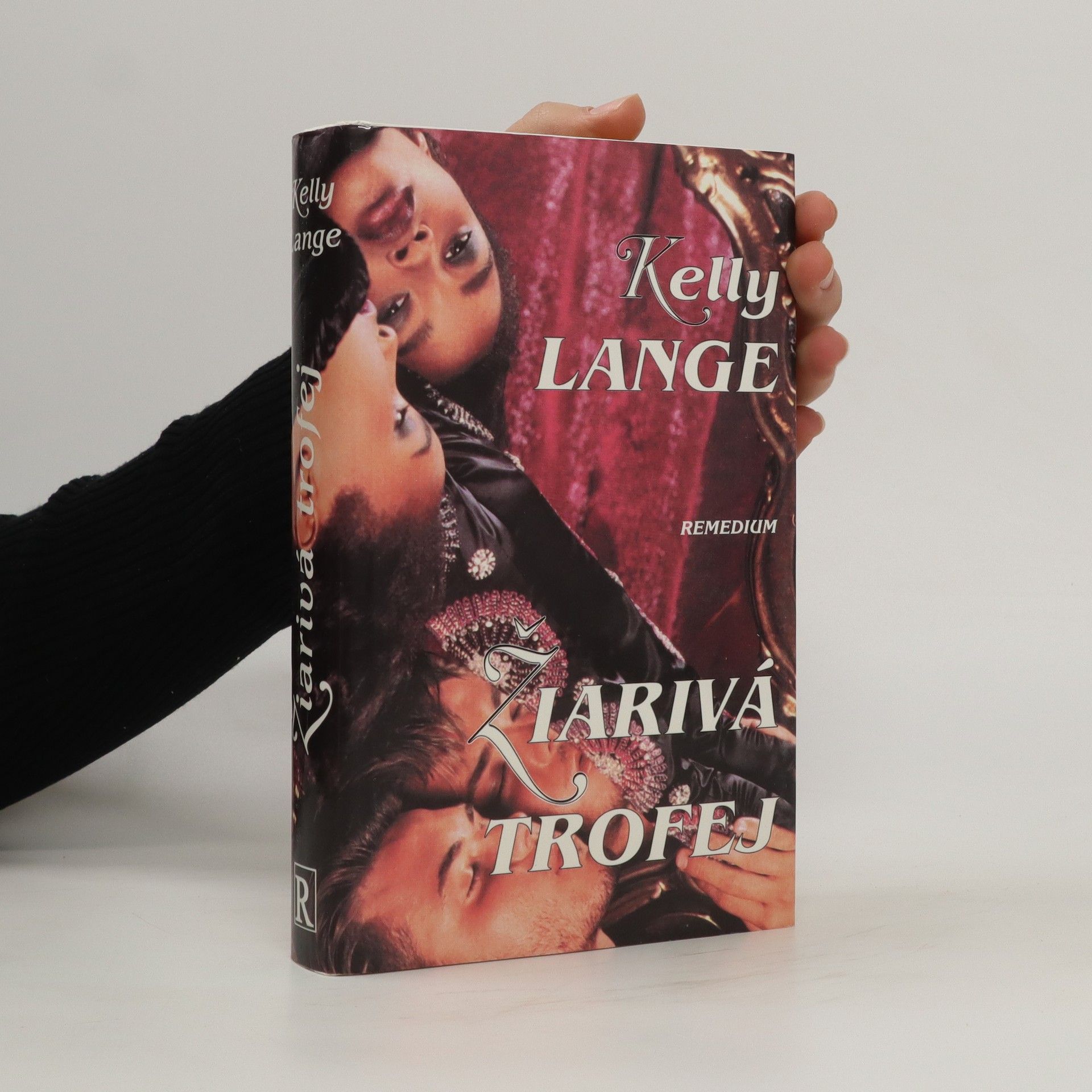 Kelly Lange Žiarivá trofej