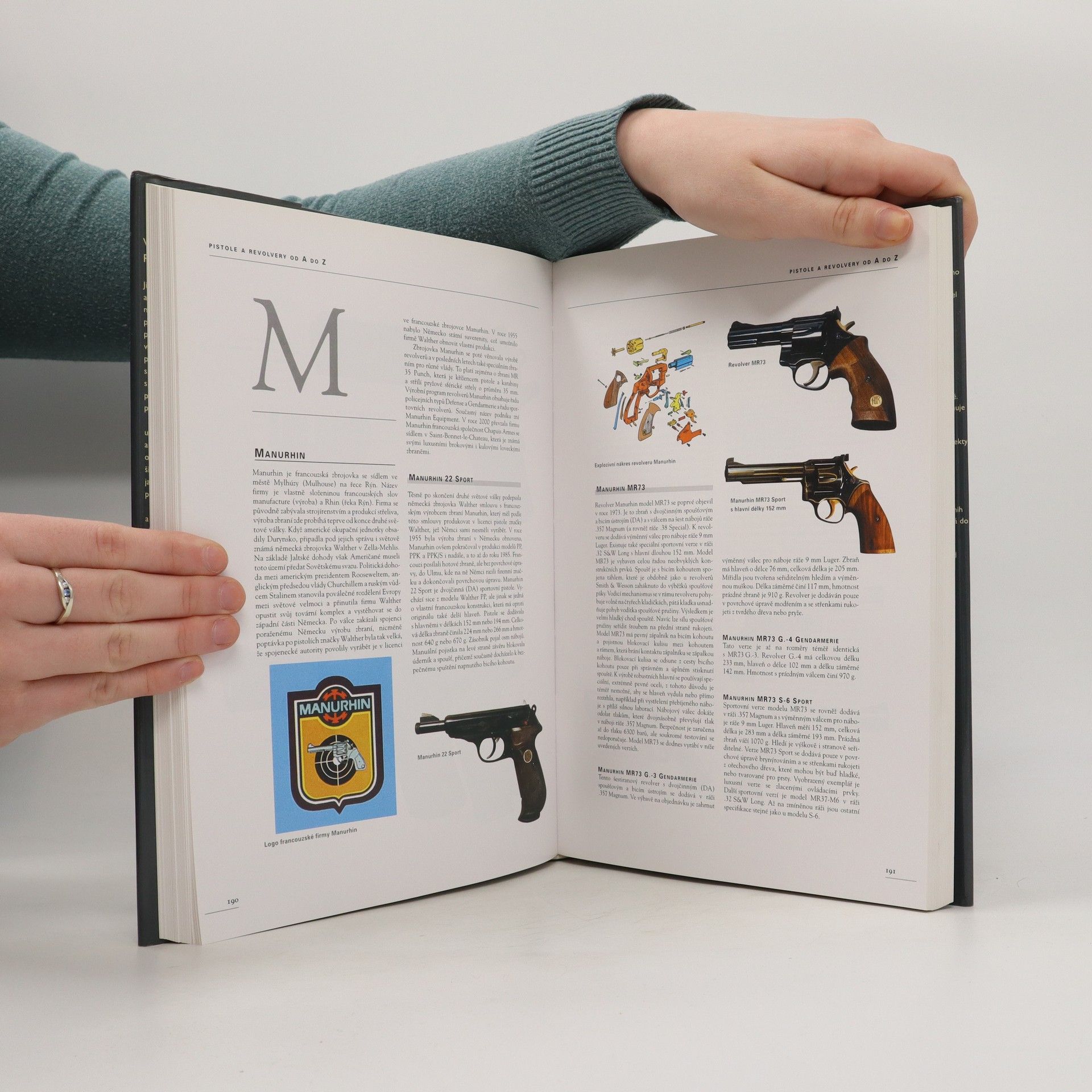 A. E. Hartink Velká encyklopedie pistolí a revolverů