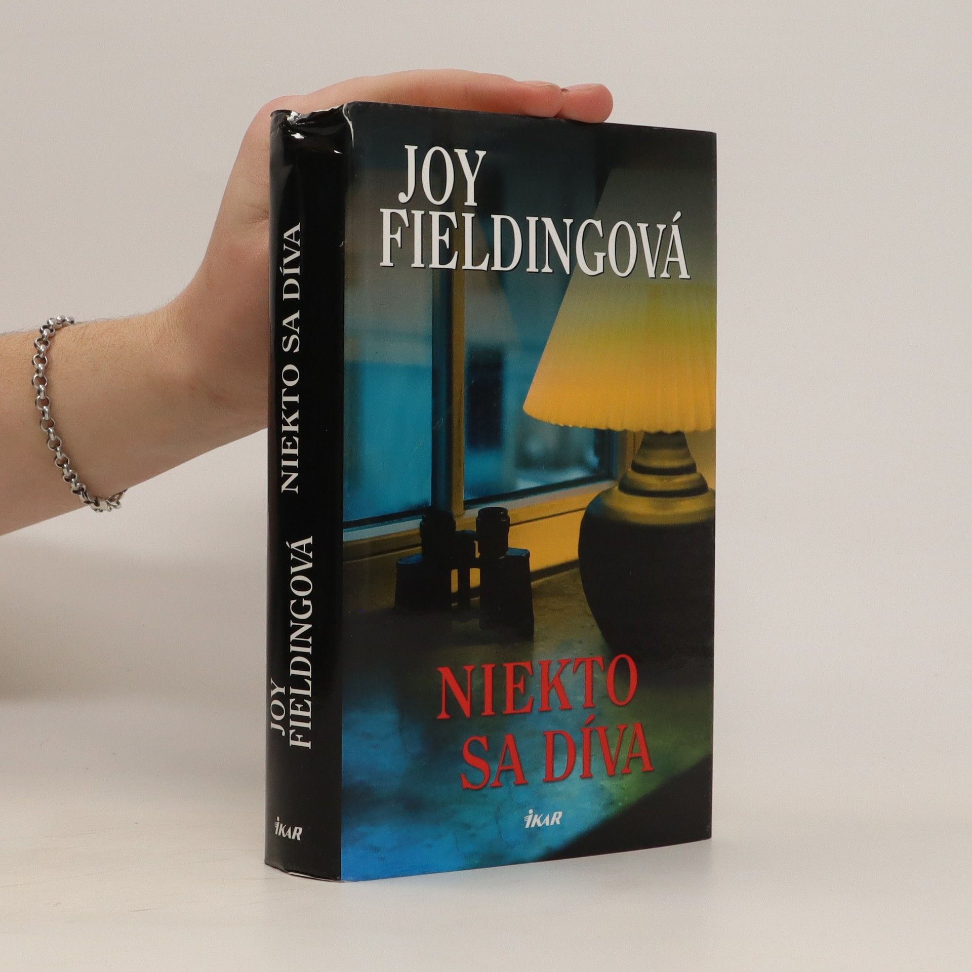 Joy Fielding Niekto sa díva