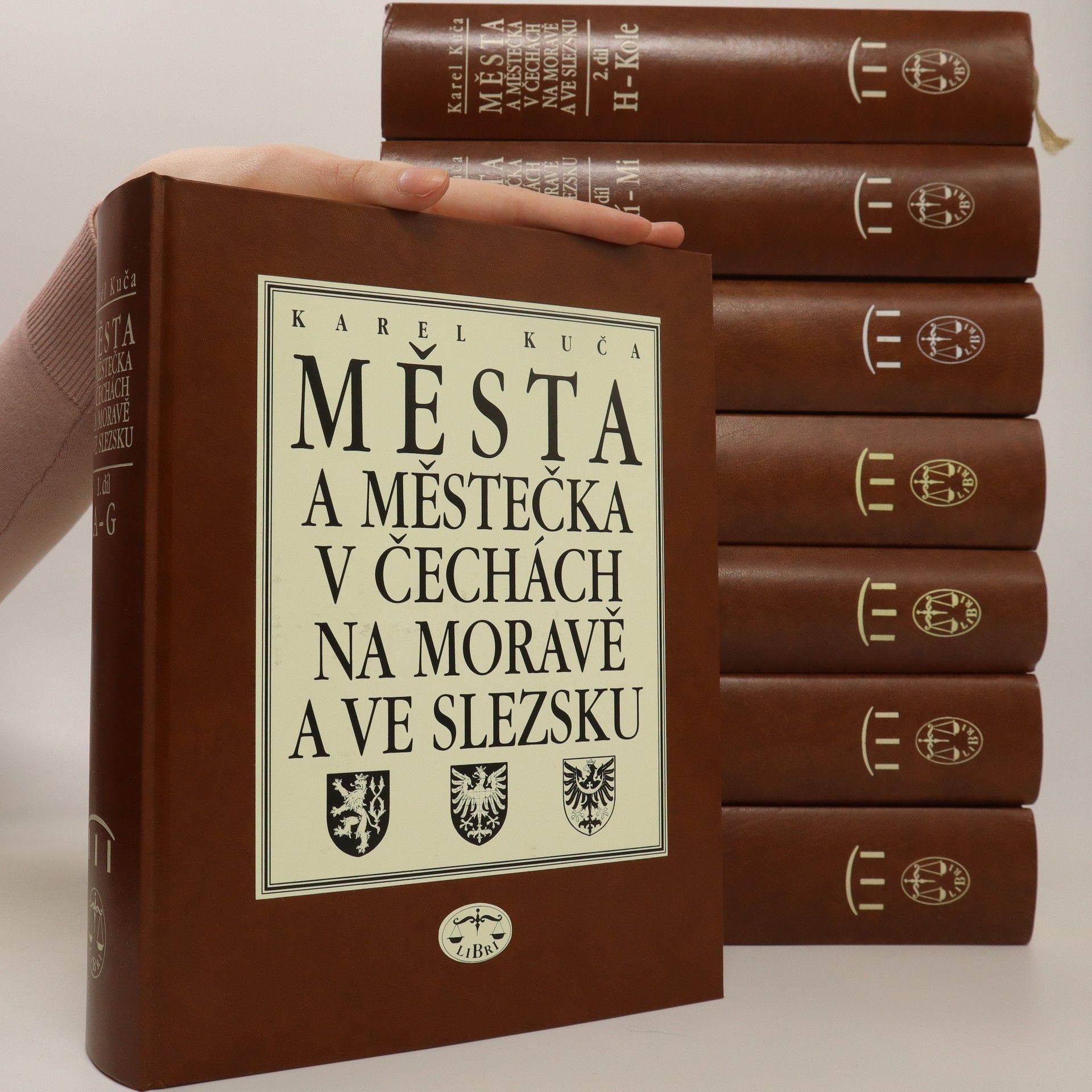 Karel Kuča Města a městečka v Čechách, na Moravě a ve Slezsku. 1. - 8. díl. (8 svazků, kompletní)