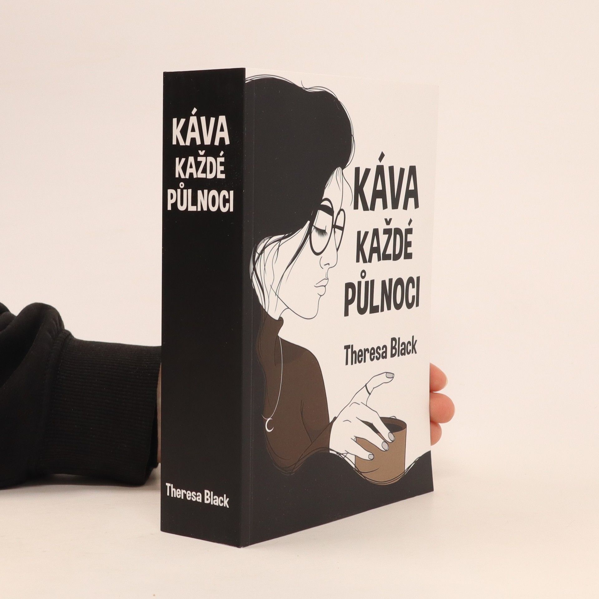 Theresa Black Káva každé půlnoci