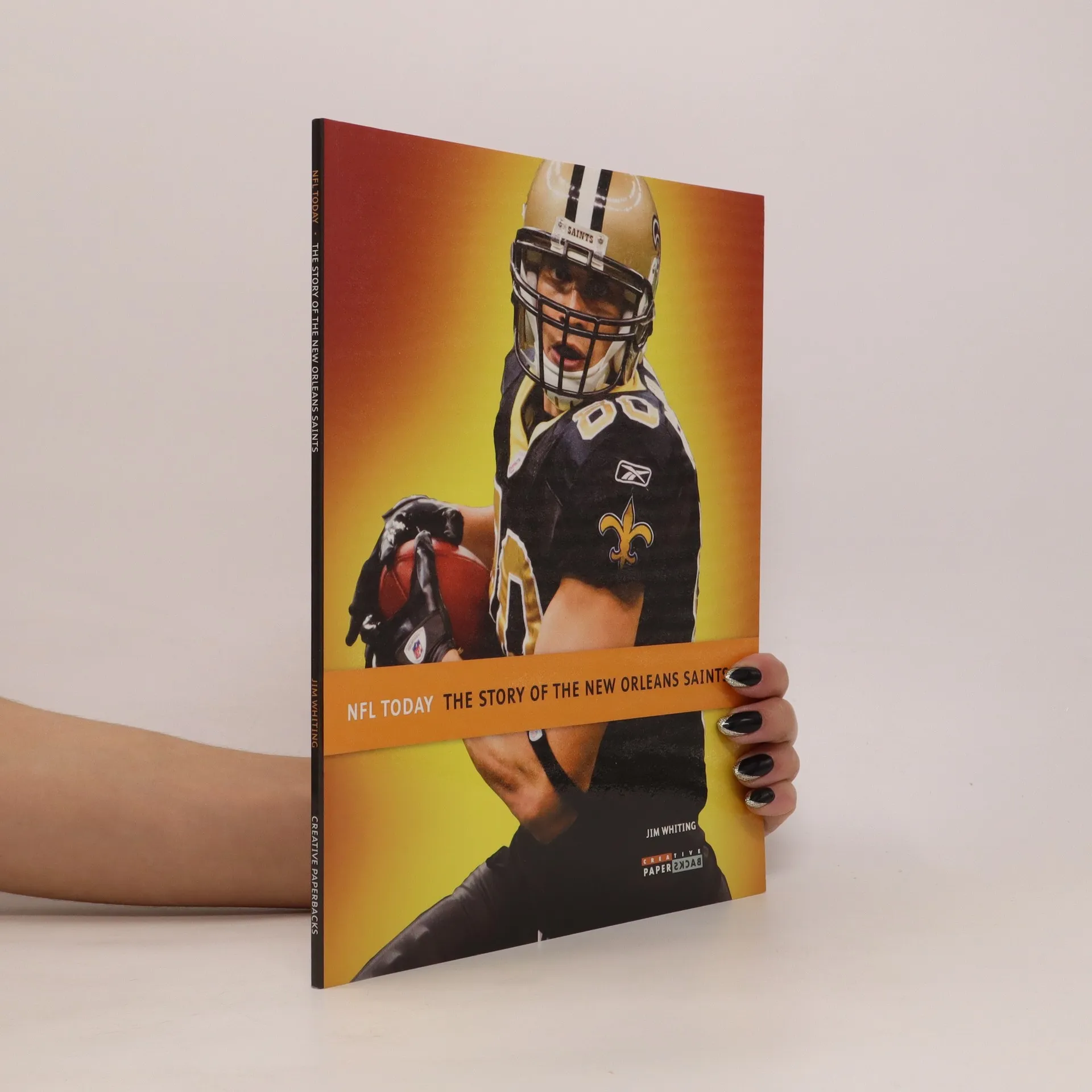 NFL Today: New Orleans Saints: Whiting, Jim: 9780898128642: :  Books