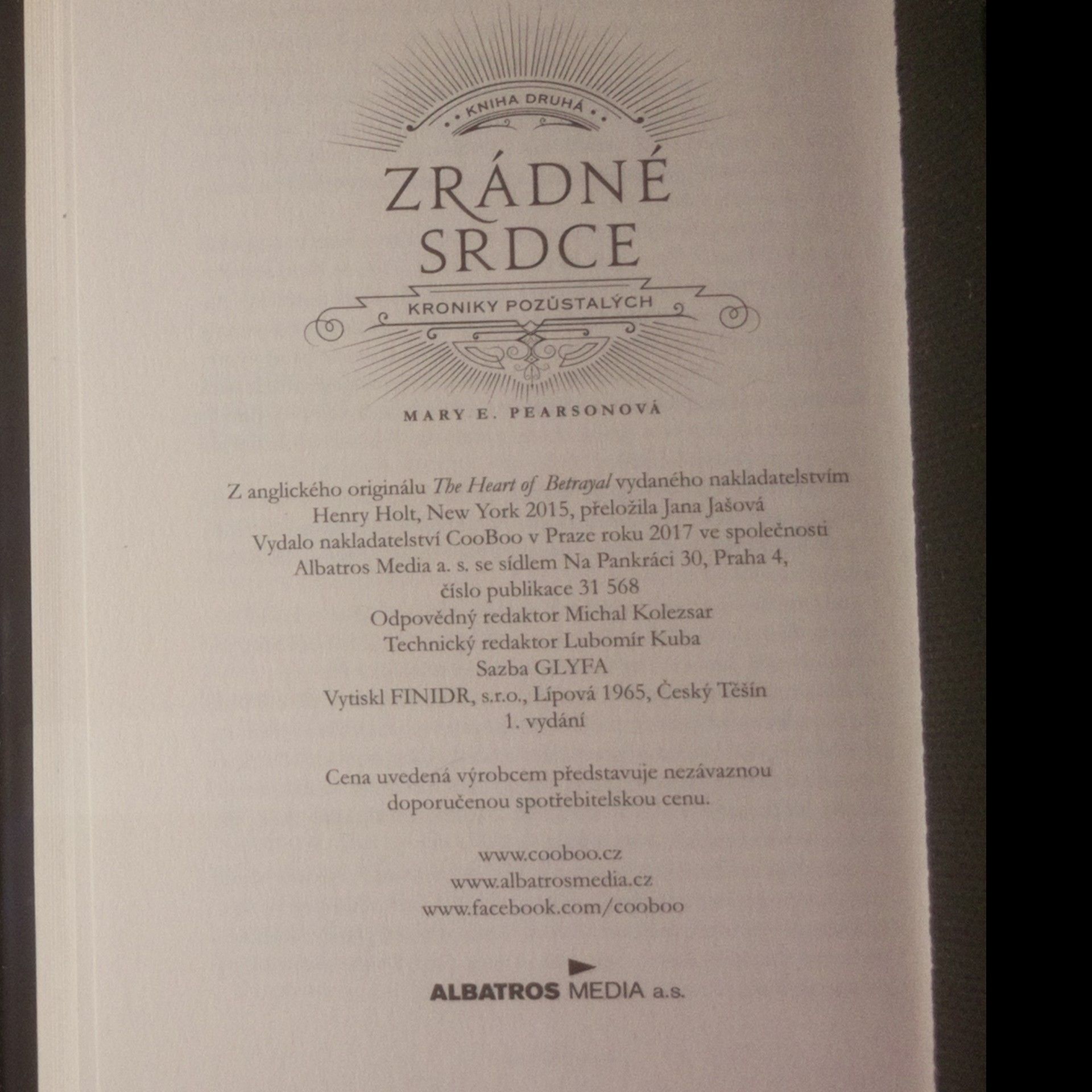Mary E. Pearson Kroniky pozůstalých: Zrádné srdce. Kniha druhá