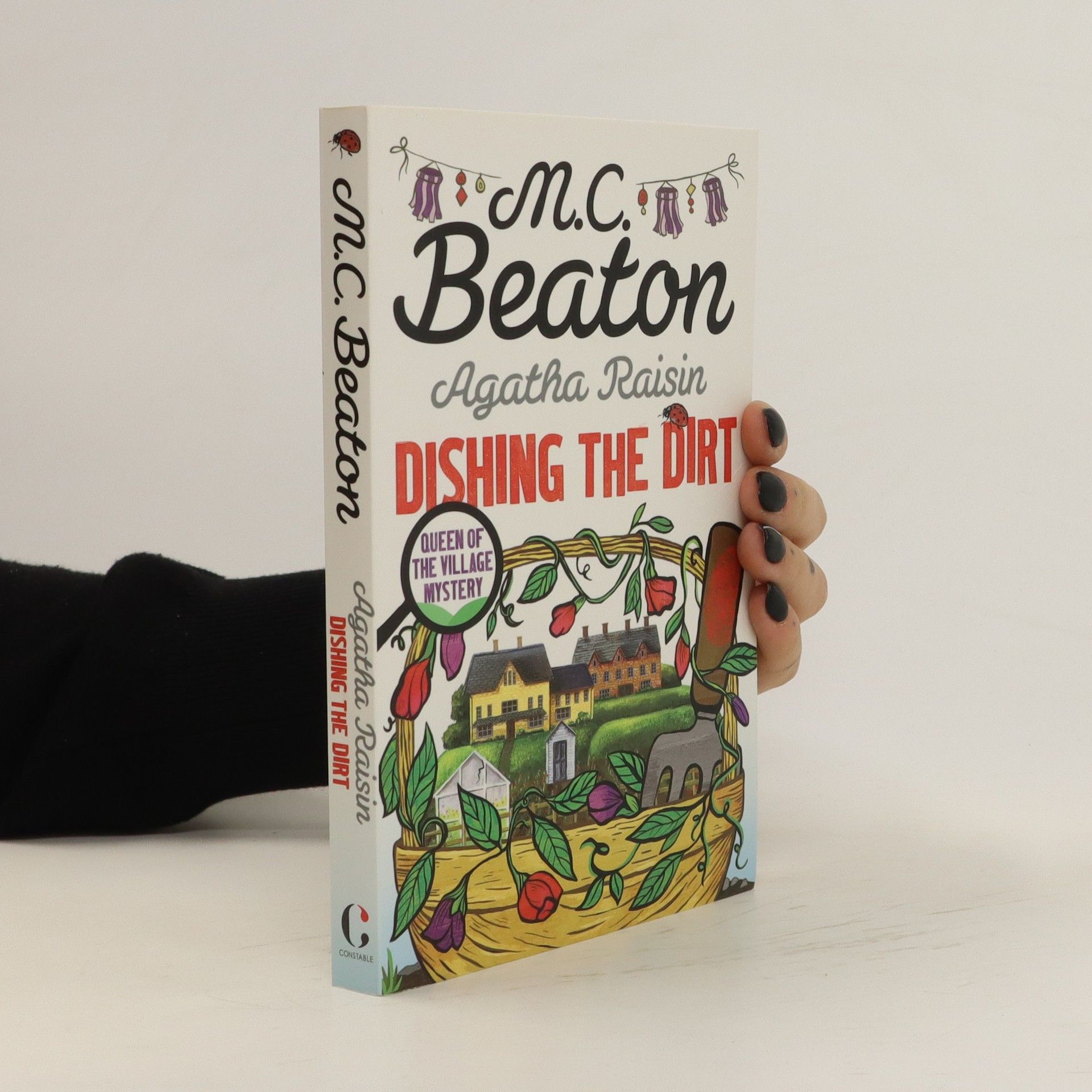 Marion Chesney Agatha Raisin: Dishing the Dirt