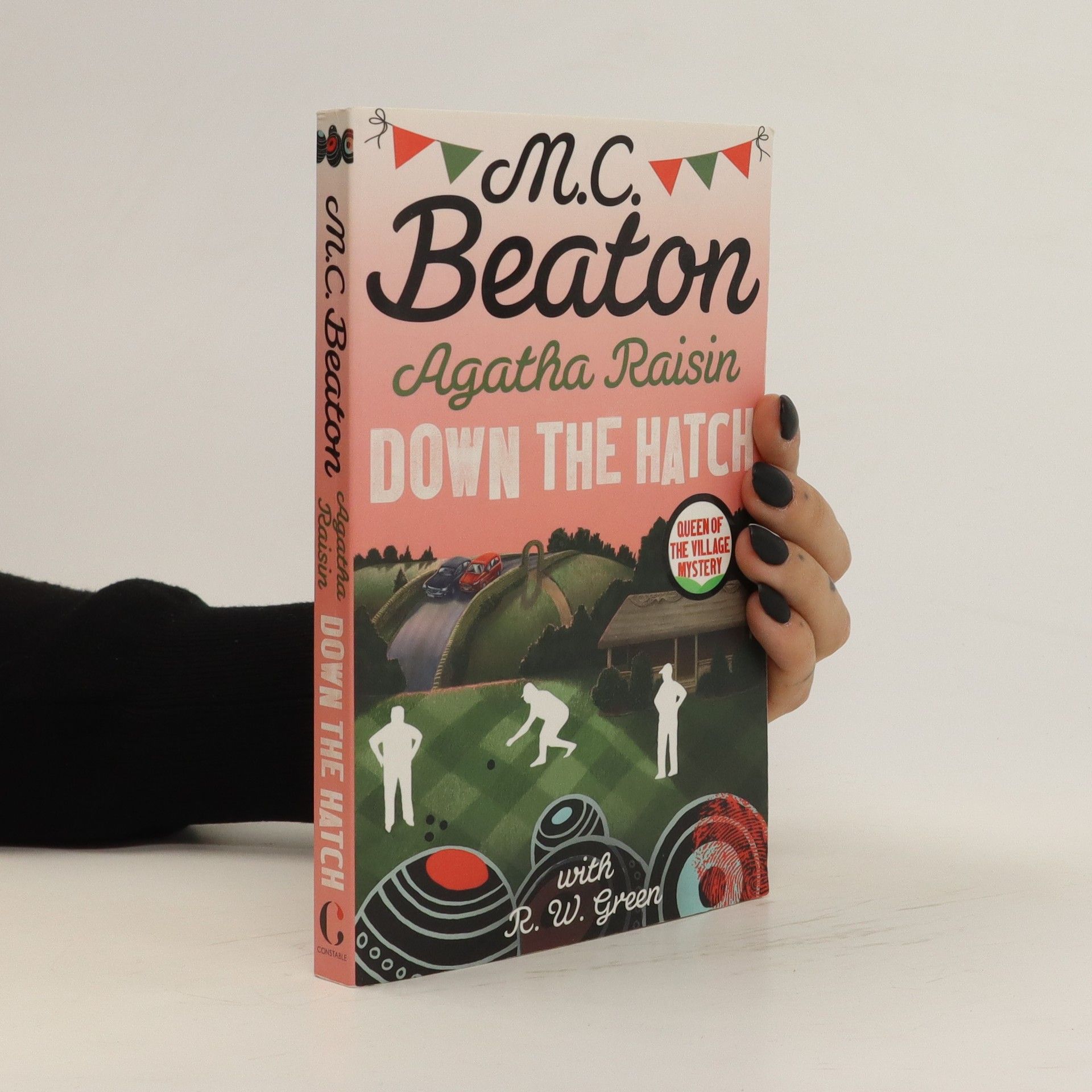 M. C. Beaton Agatha Raisin: Down the hatch