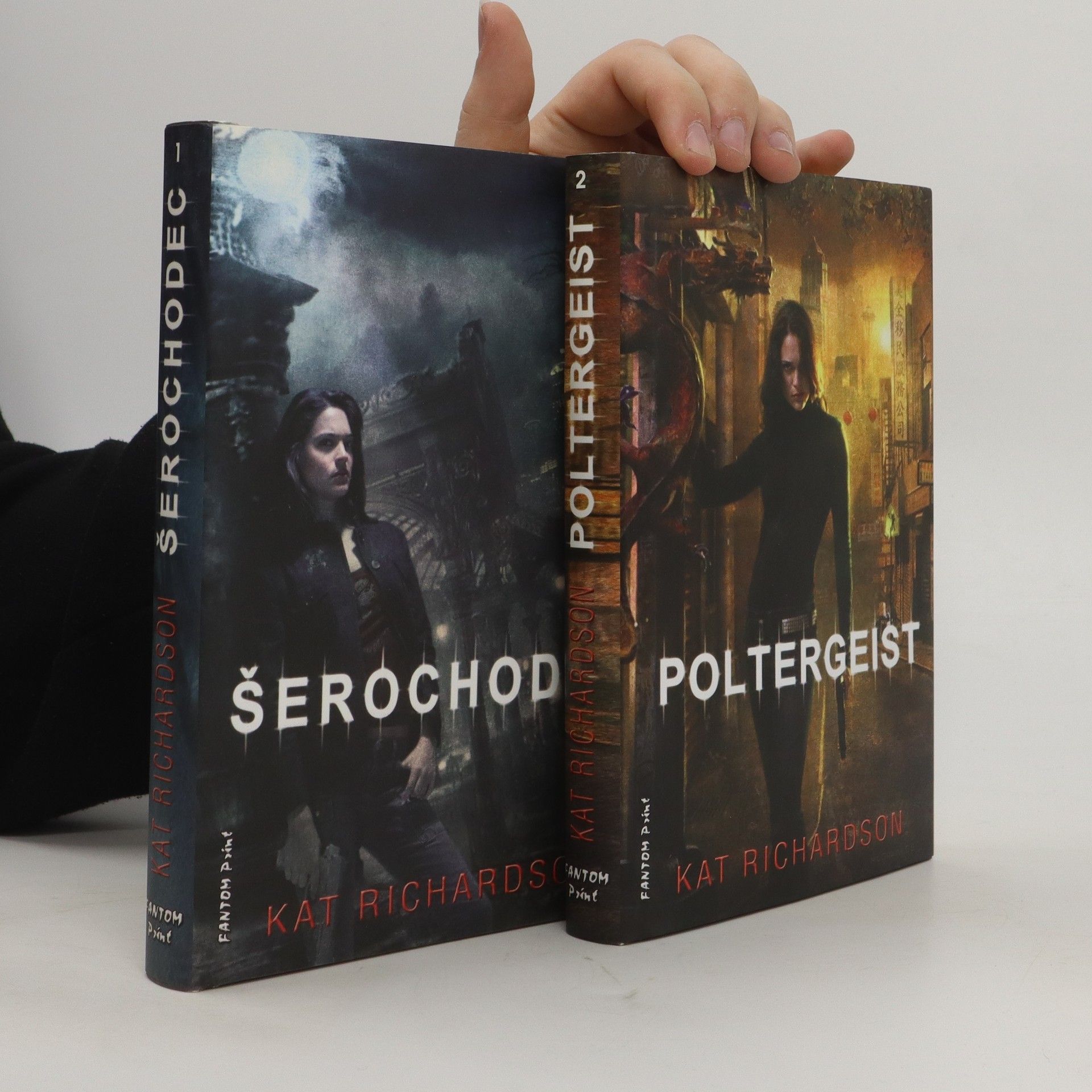 Kat Richardson Šerochodec + Poltergeist 1.-2. díl