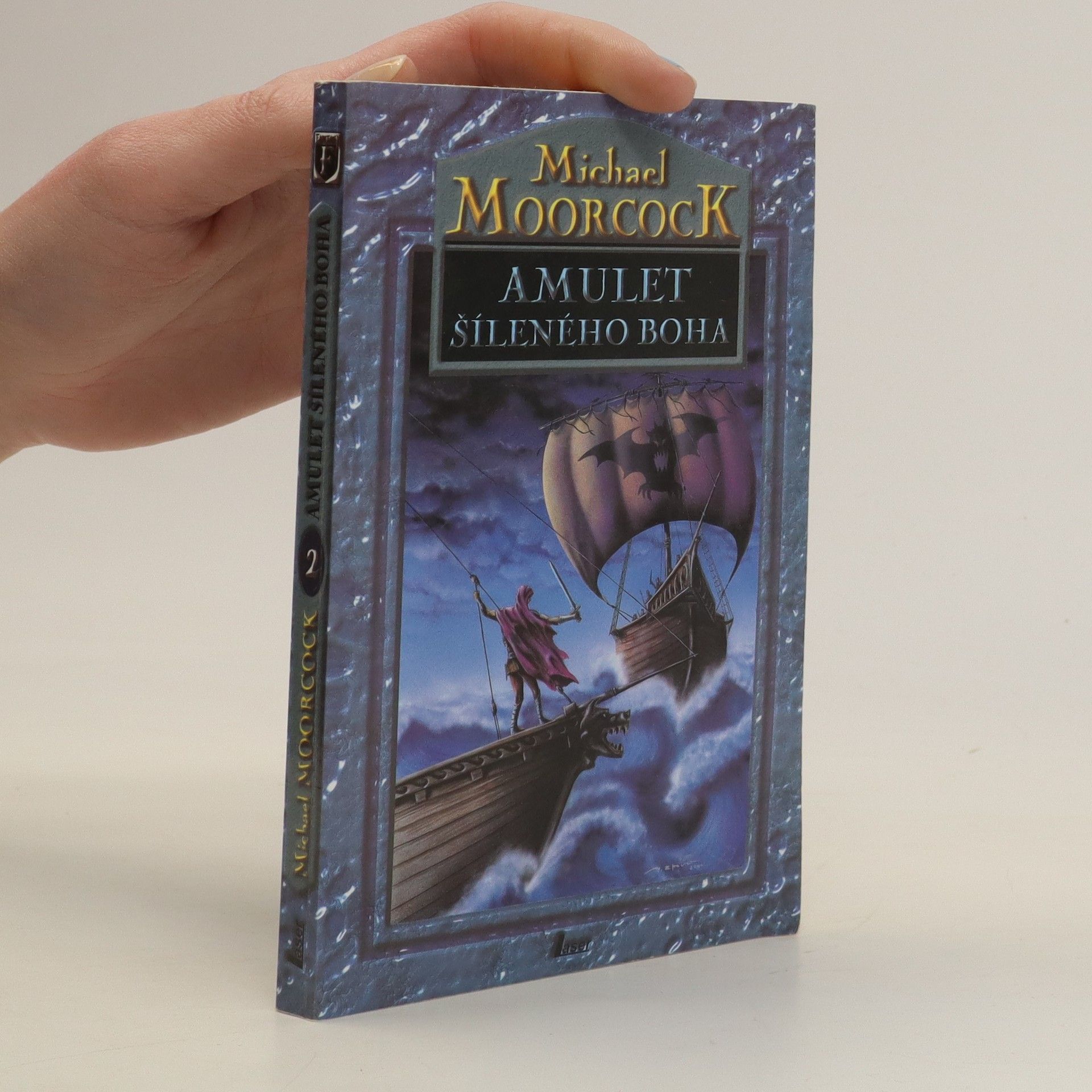 Michael Moorcock Amulet šíleného boha