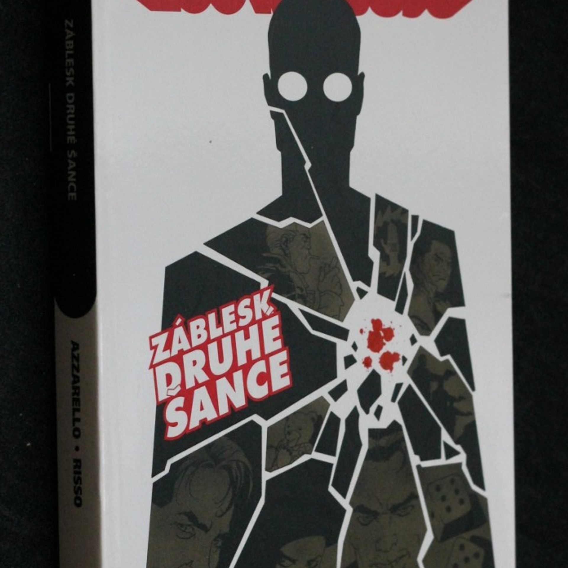Brian Azzarello 100 nábojů. Záblesk druhé šance