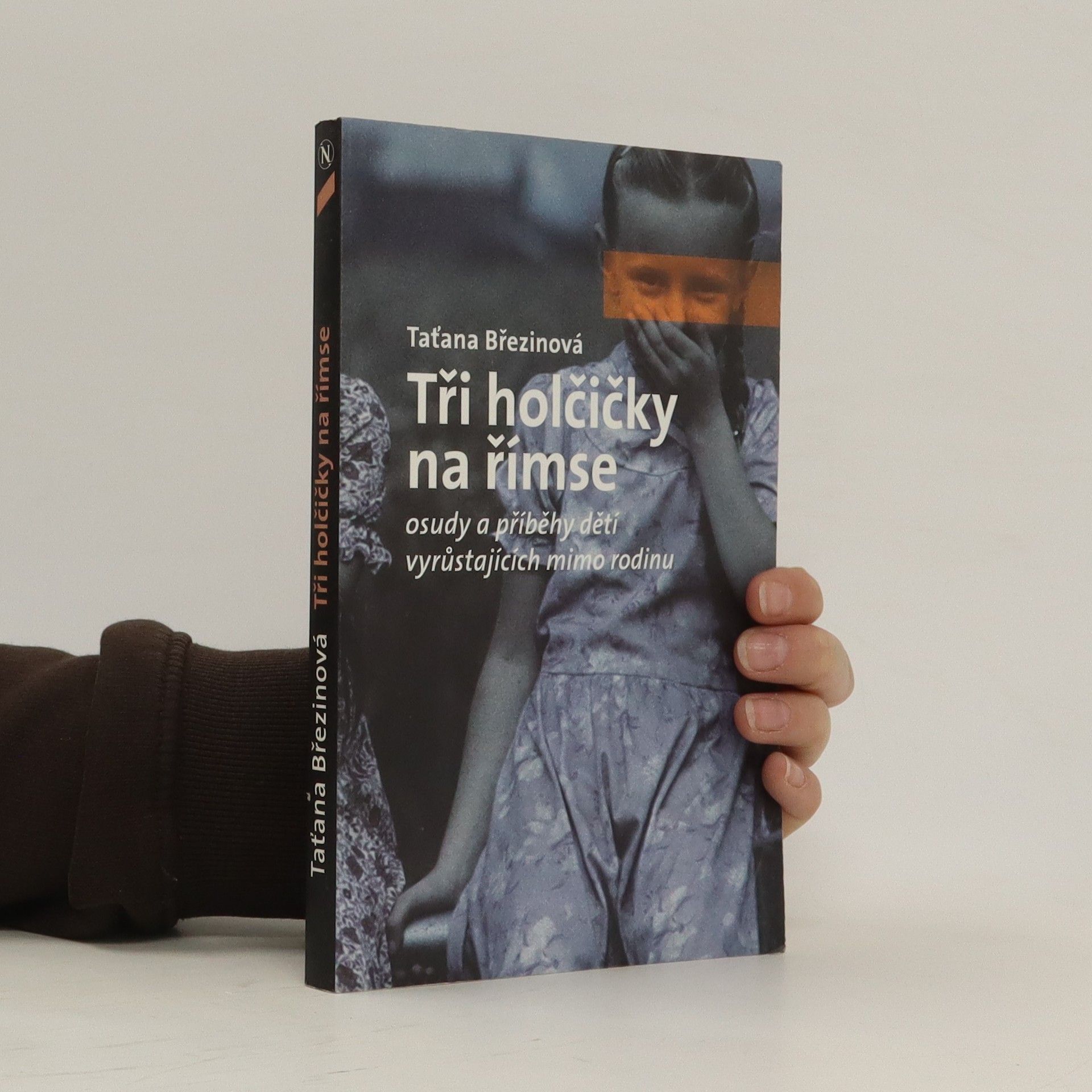 Taťana Březinová Tři holčičky na římse