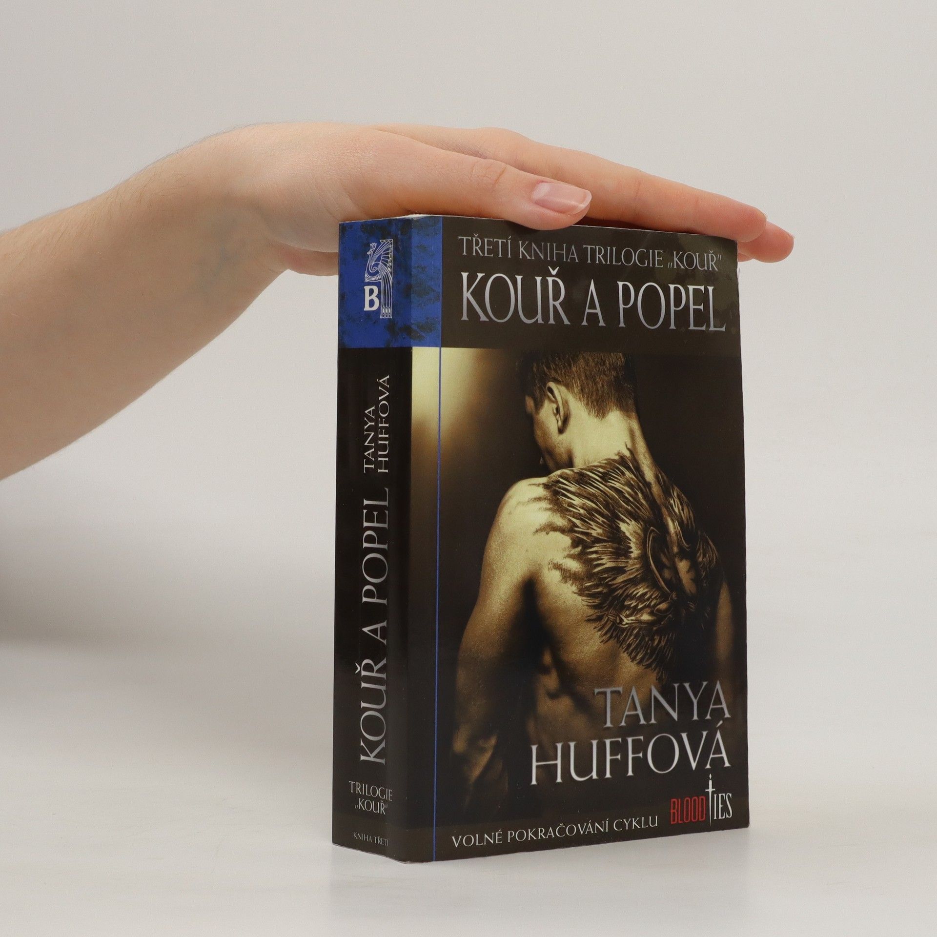 Tanya Huff Kouř a popel