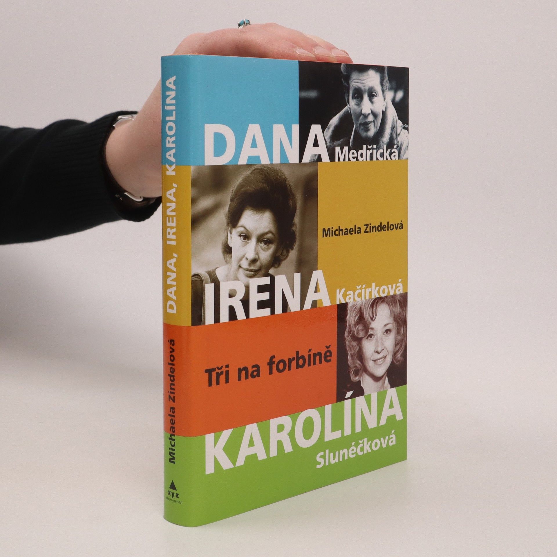 Michaela Zindelová Tři na forbíně : Dana Medřická, Irena Kačírková, Karolína Slunéčková