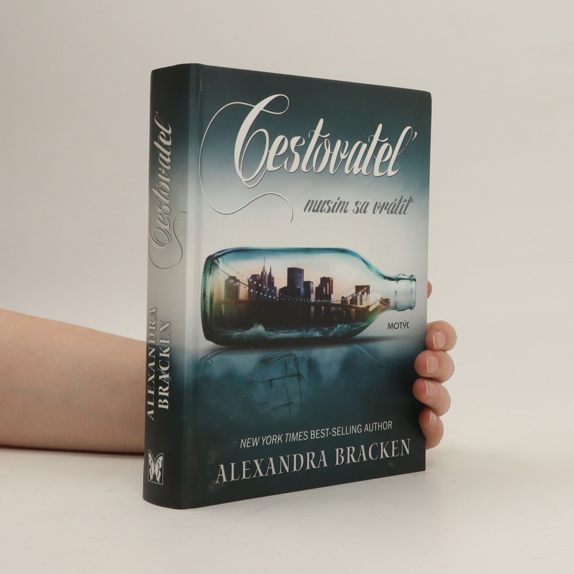 Alexandra Bracken Cestovateľ