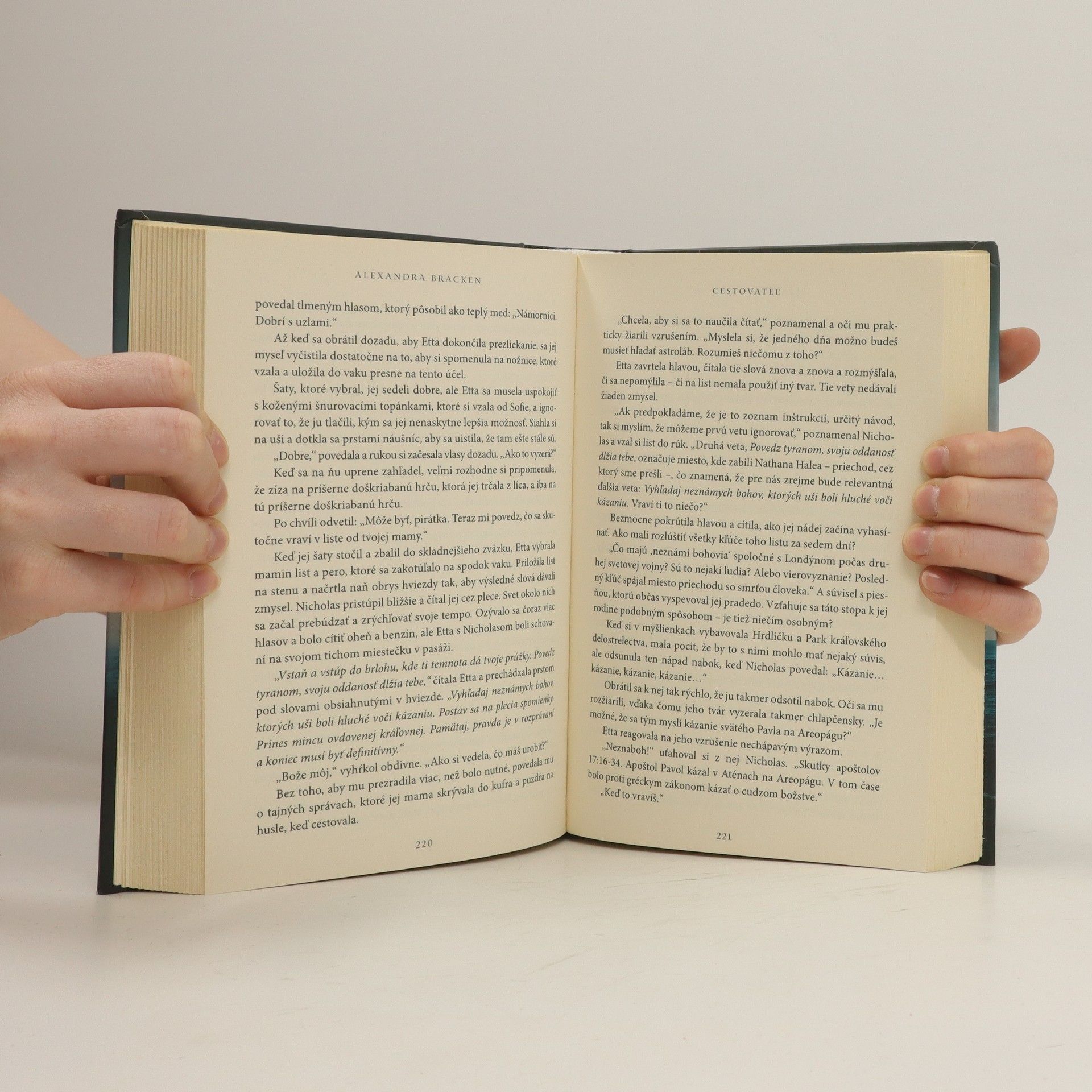 Alexandra Bracken Cestovateľ