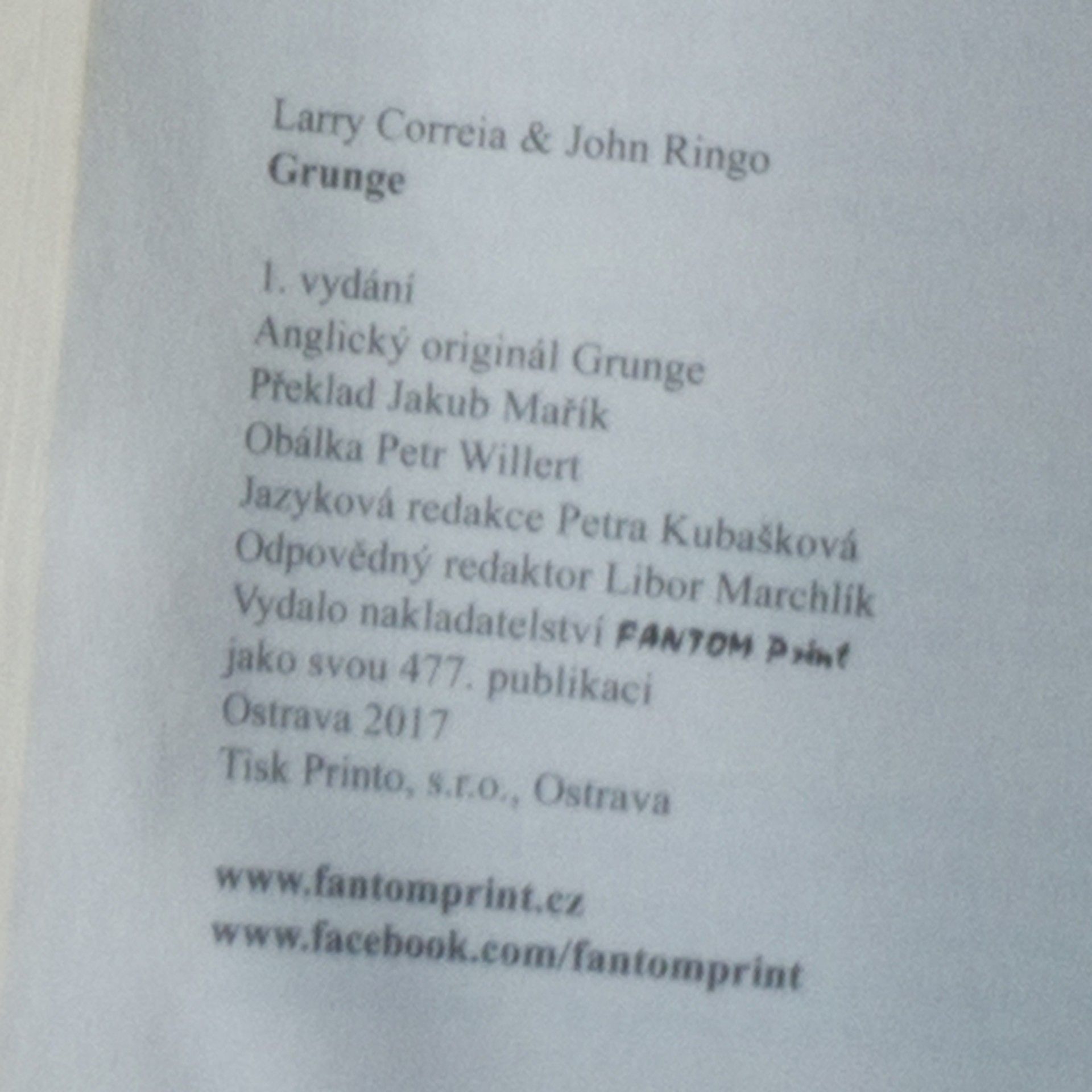 Larry Correia Paměti lovce monster 1. díl. Grunge