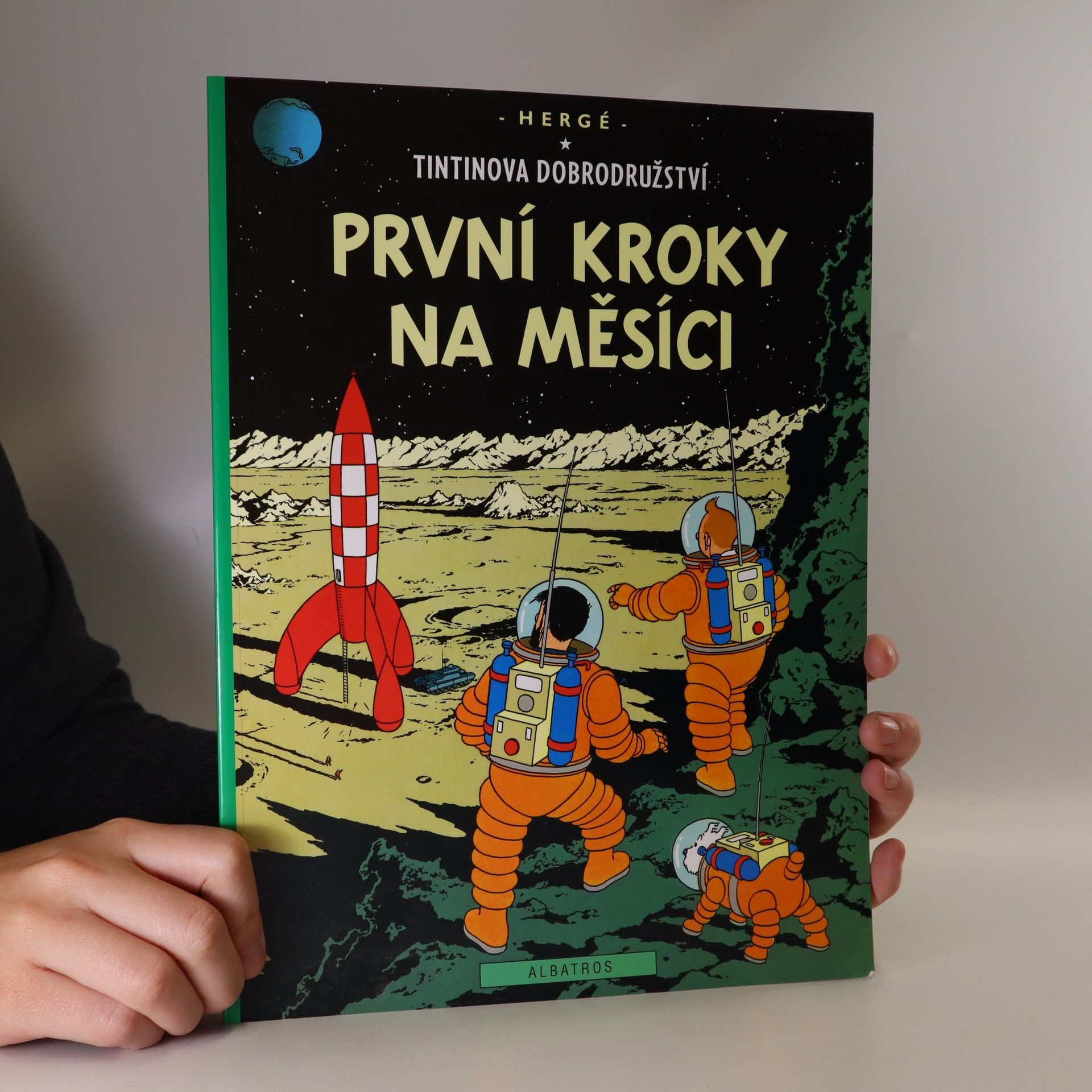 Hergé Tintinova dobrodružství 17. První kroky na Měsíci