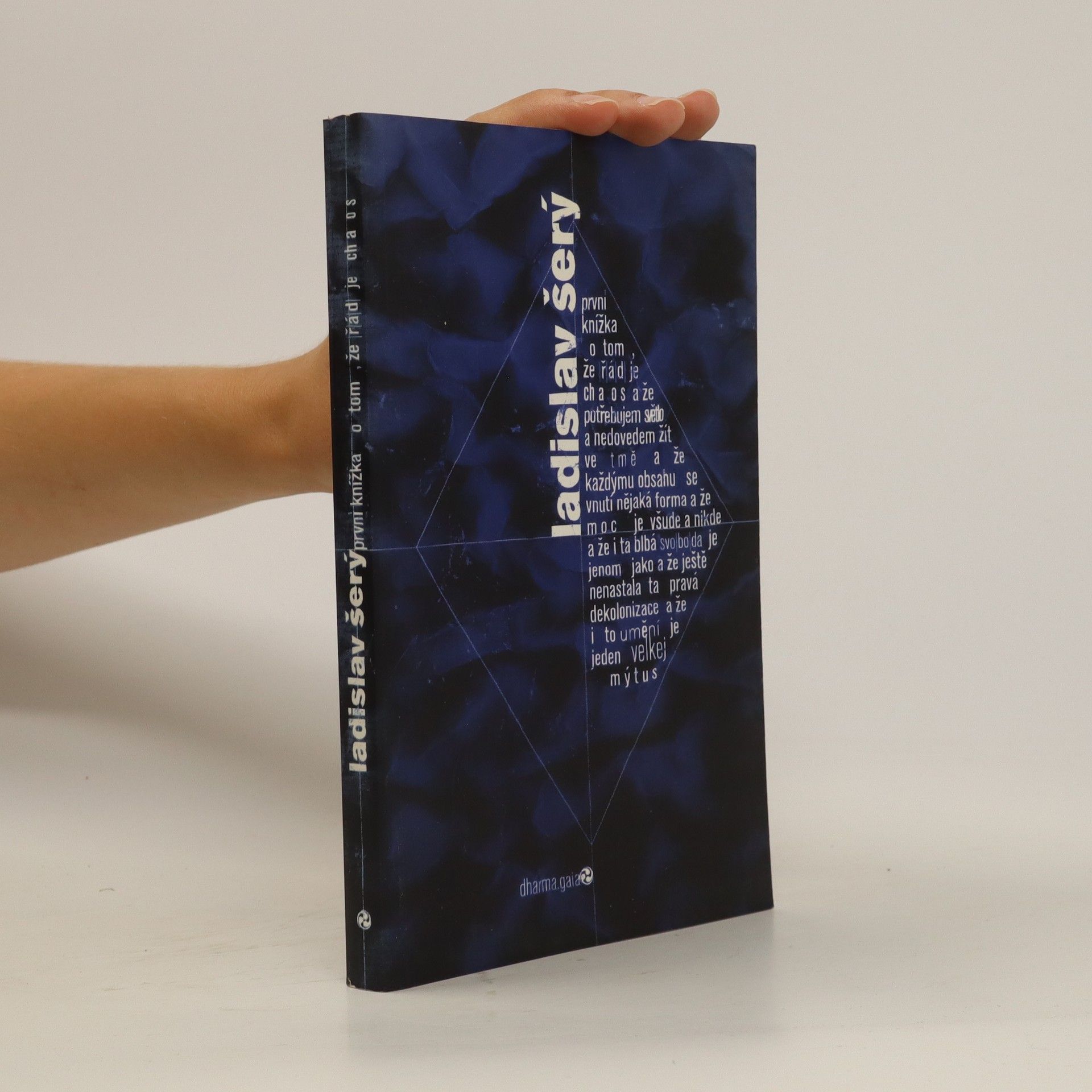 První knížka o tom, že řád je chaos...