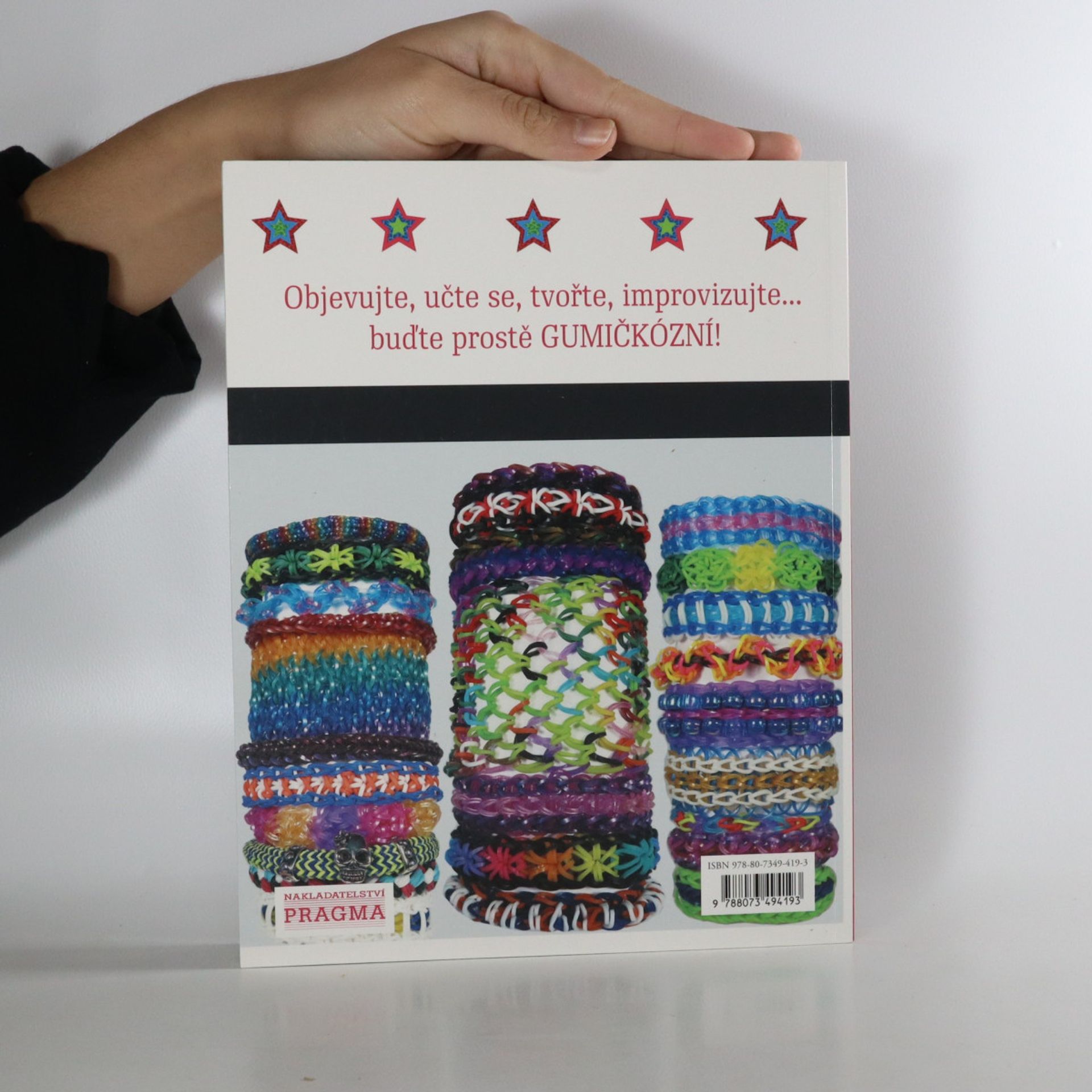 Liz Hum Rev-o-loom-tion. Gumičkování pro náročné