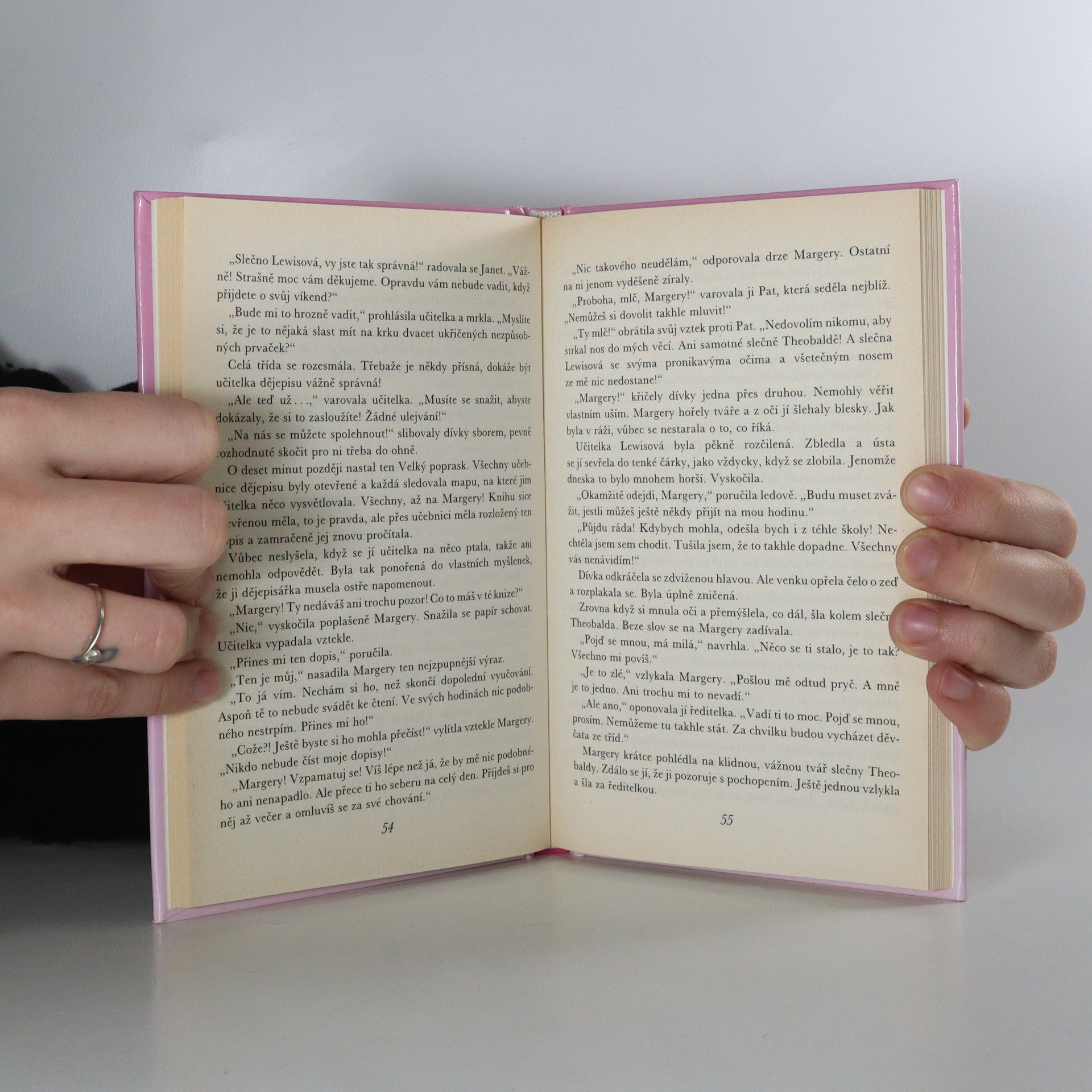 Enid Blyton Dvojčata Pat a Isabela: Druhý ze série příběhů ze školy St. Clare