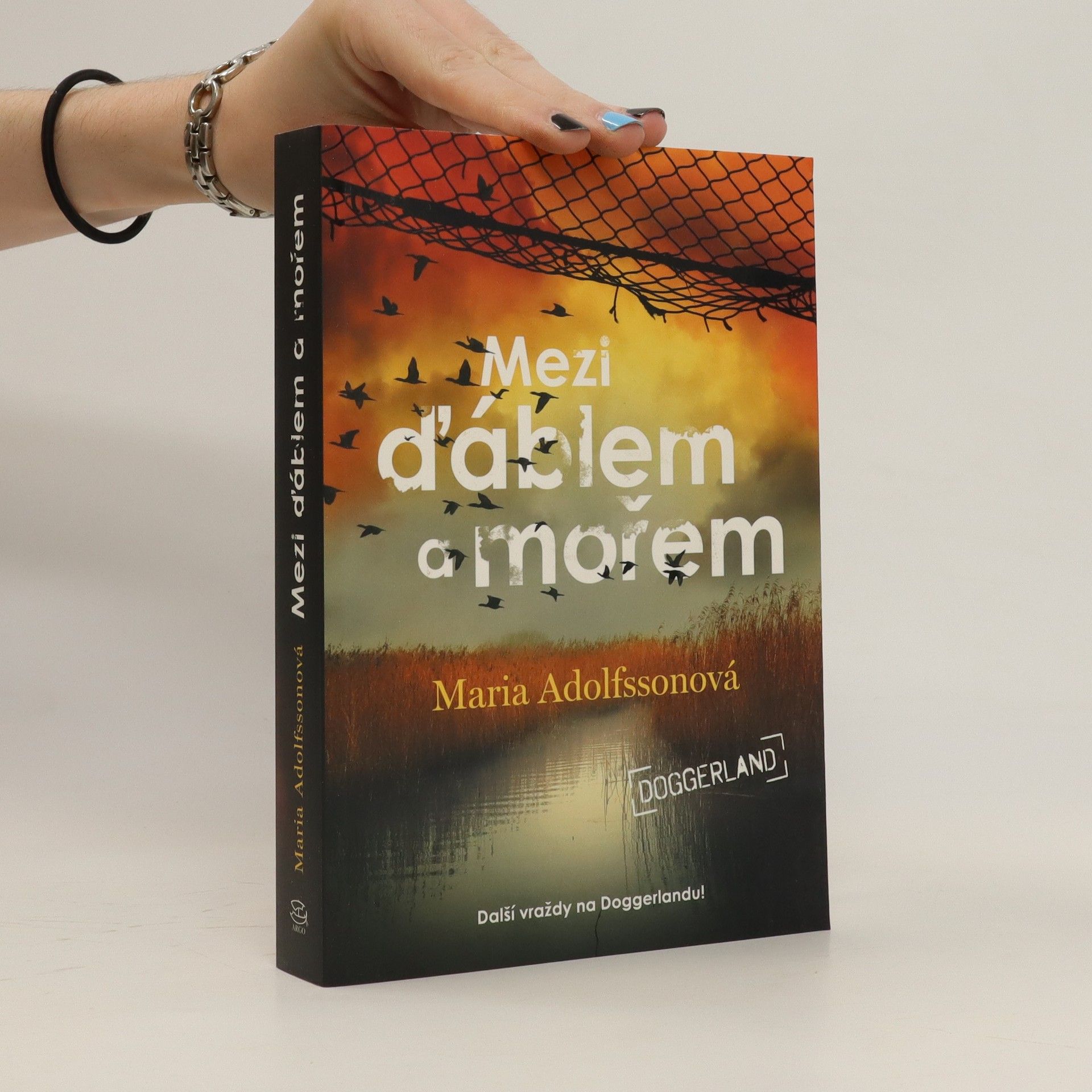 Maria Adolfsson Mezi ďáblem a mořem