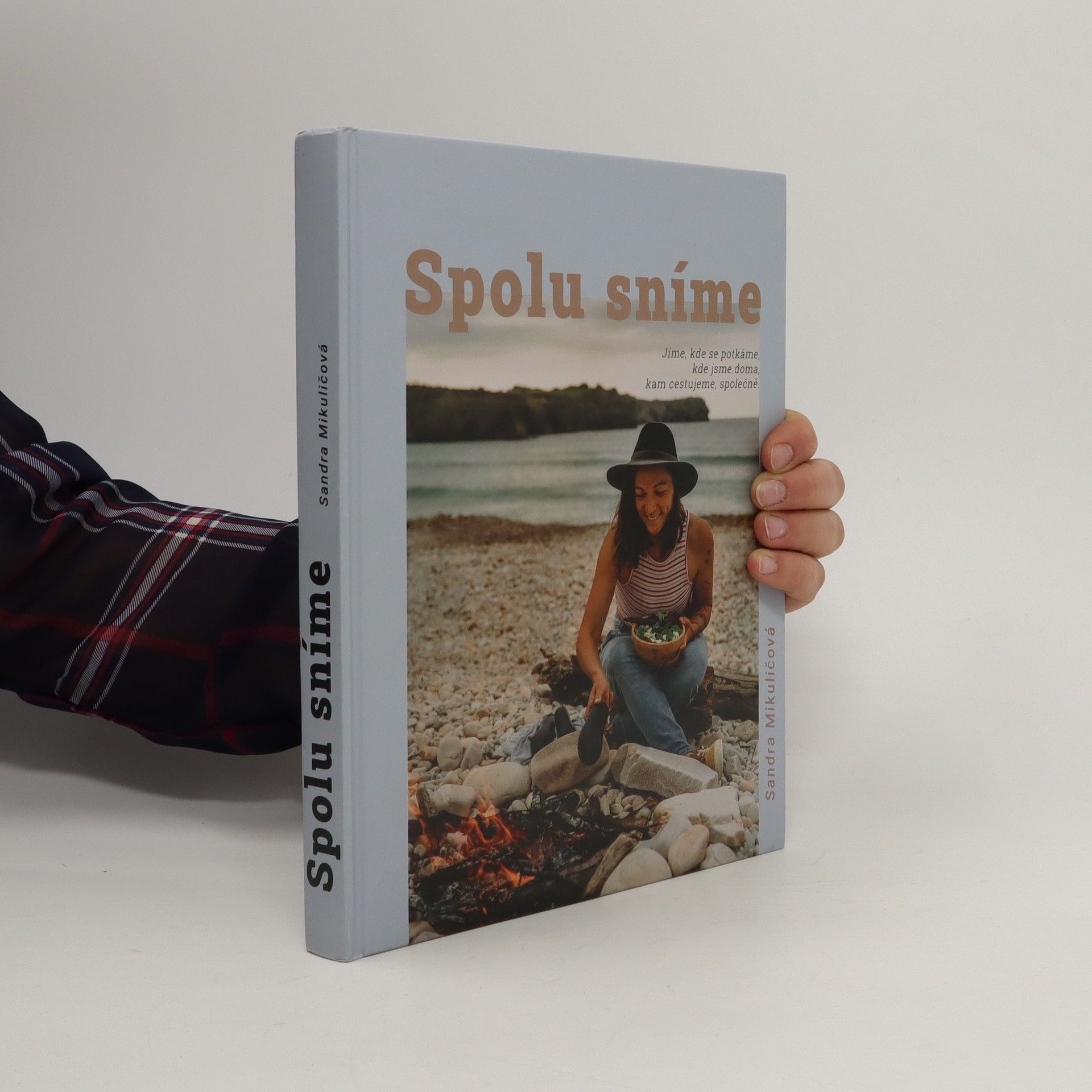 Sandra Mikuličová Spolu sníme : jíme, kde se potkáme, kde jsme doma, kam cestujeme, společně...