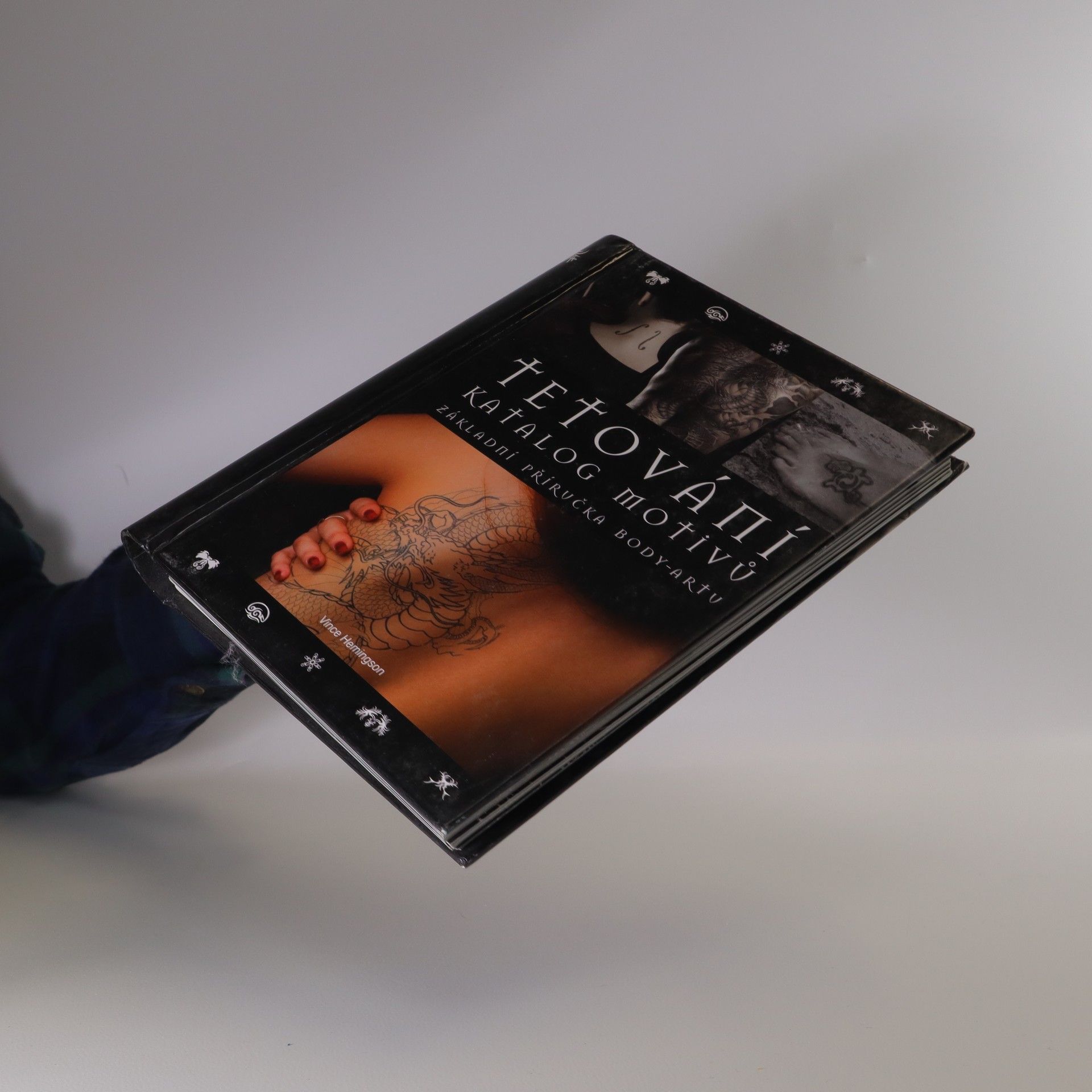 Vince Hemingson Tetování : katalog motivů : základní příručka body-artu