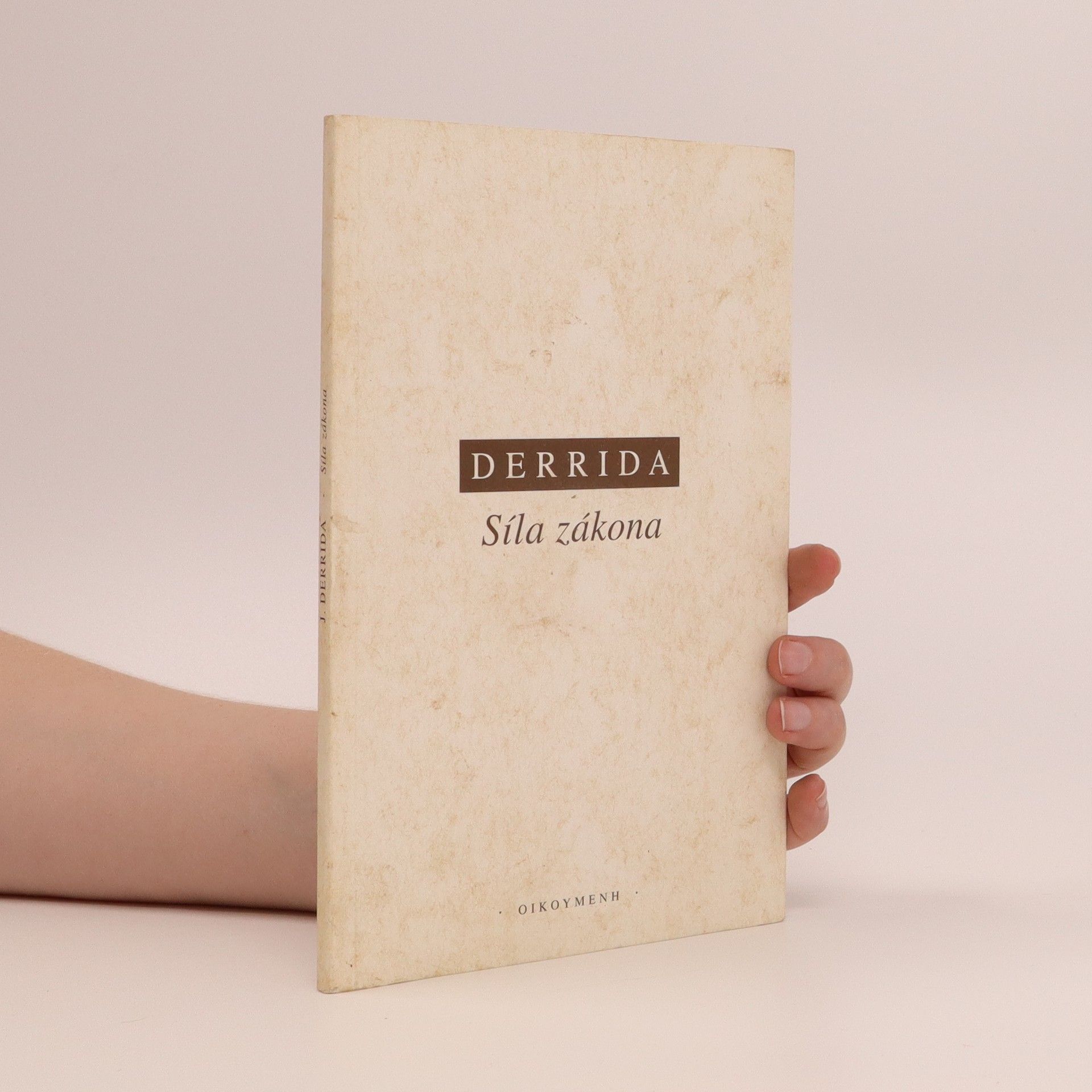 Jacques Derrida Síla zákona : "mystický základ autority"