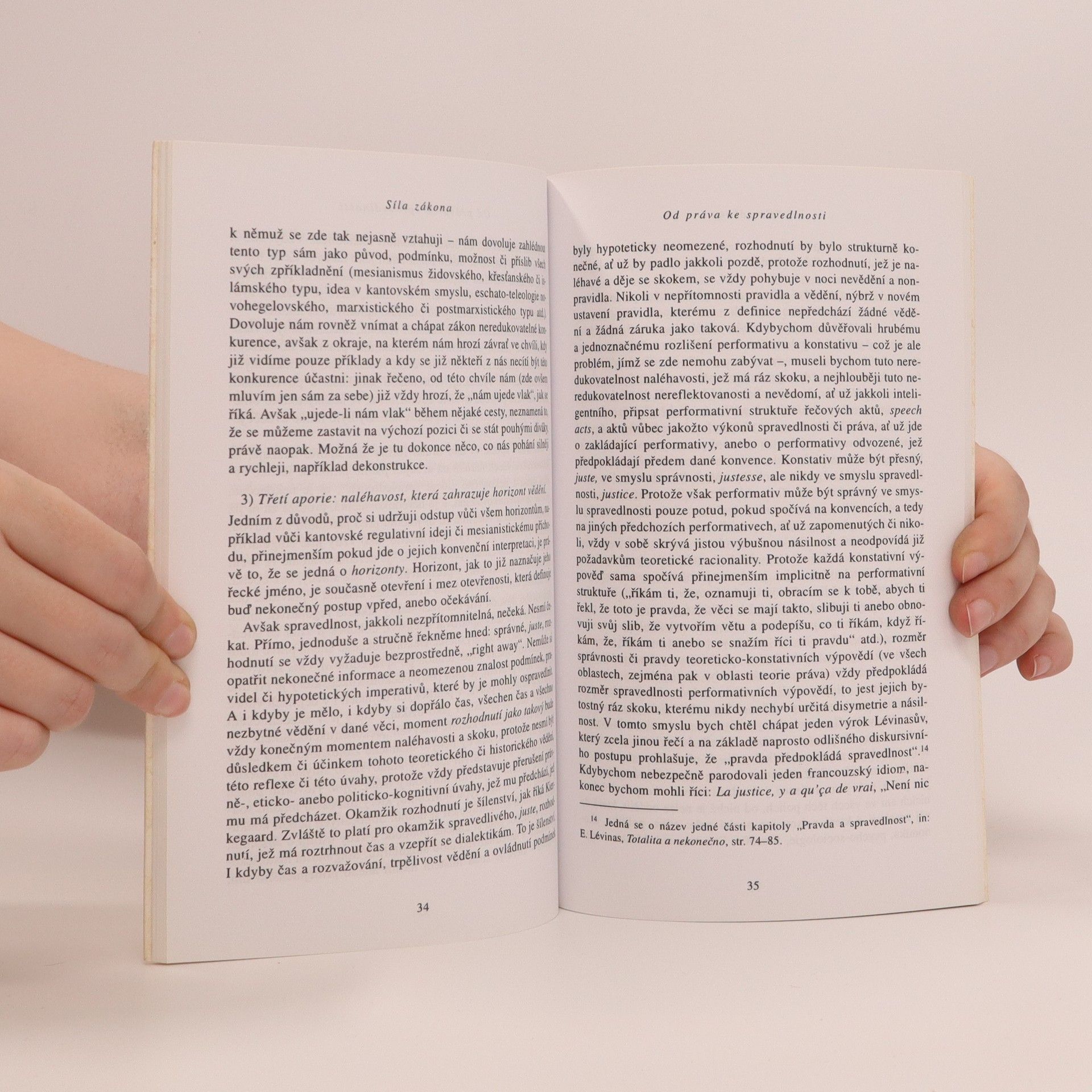 Jacques Derrida Síla zákona : "mystický základ autority"