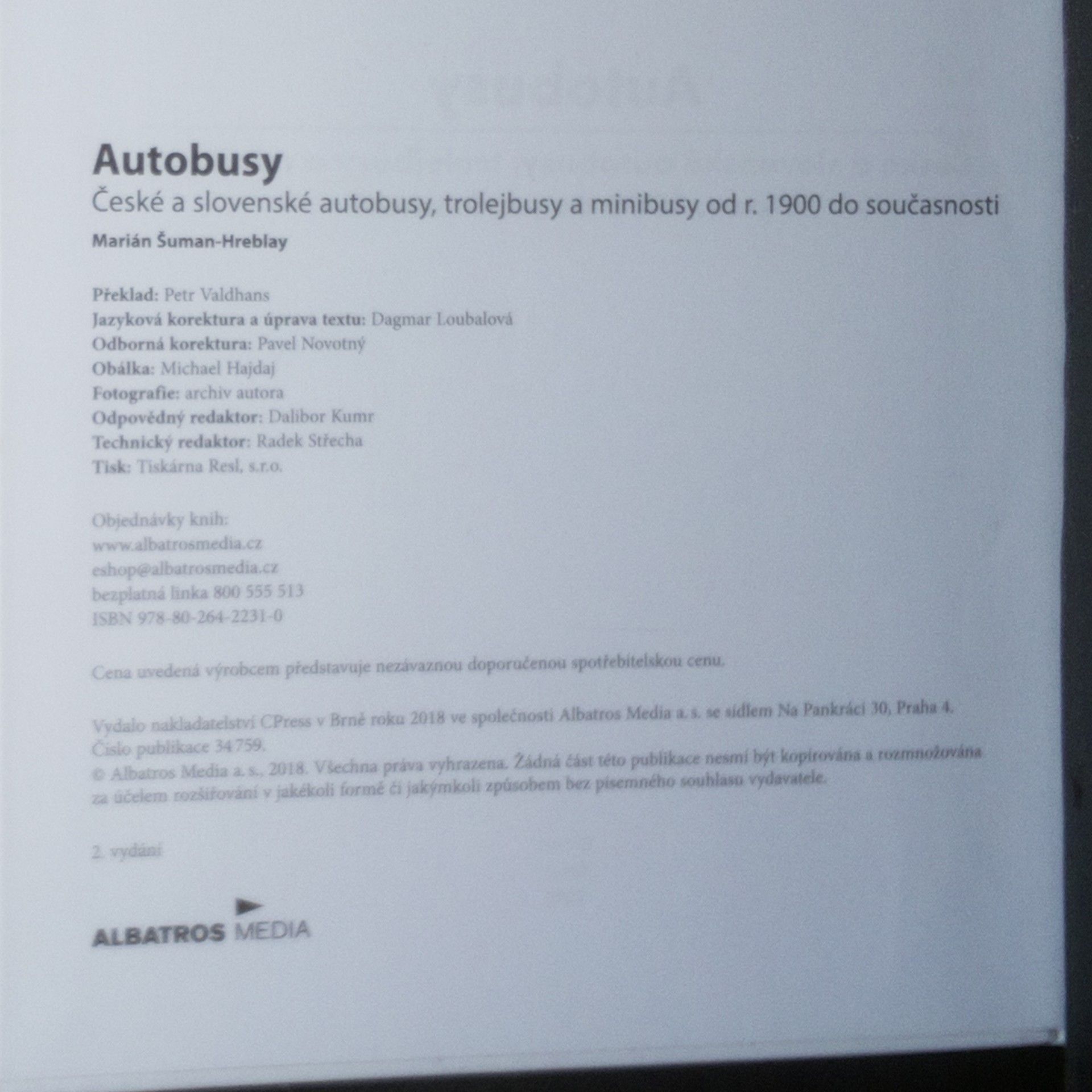 Petr Valdhans Autobusy : české a slovenské autobusy, trolejbusy a minibusy od r. 1900 do současnosti