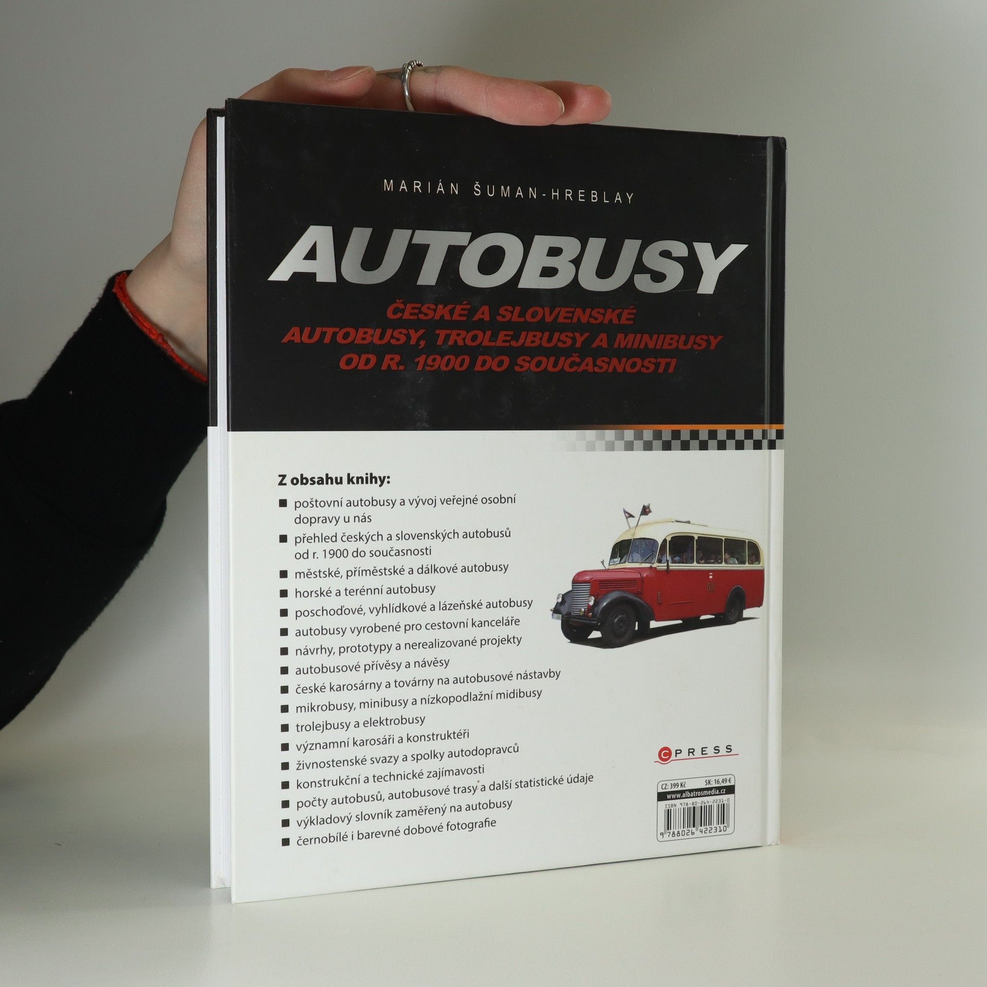 Petr Valdhans Autobusy : české a slovenské autobusy, trolejbusy a minibusy od r. 1900 do současnosti