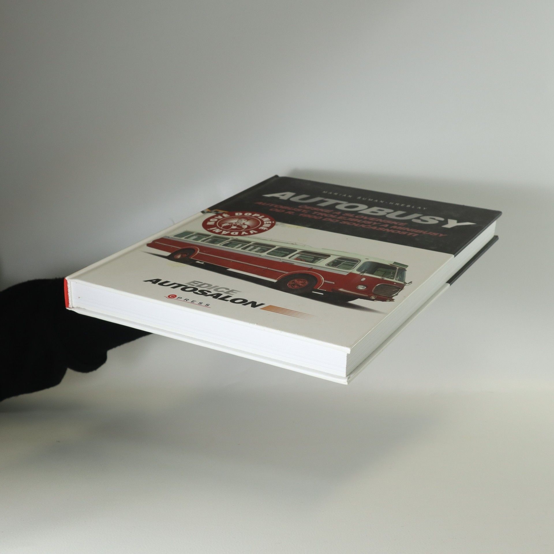 Petr Valdhans Autobusy : české a slovenské autobusy, trolejbusy a minibusy od r. 1900 do současnosti