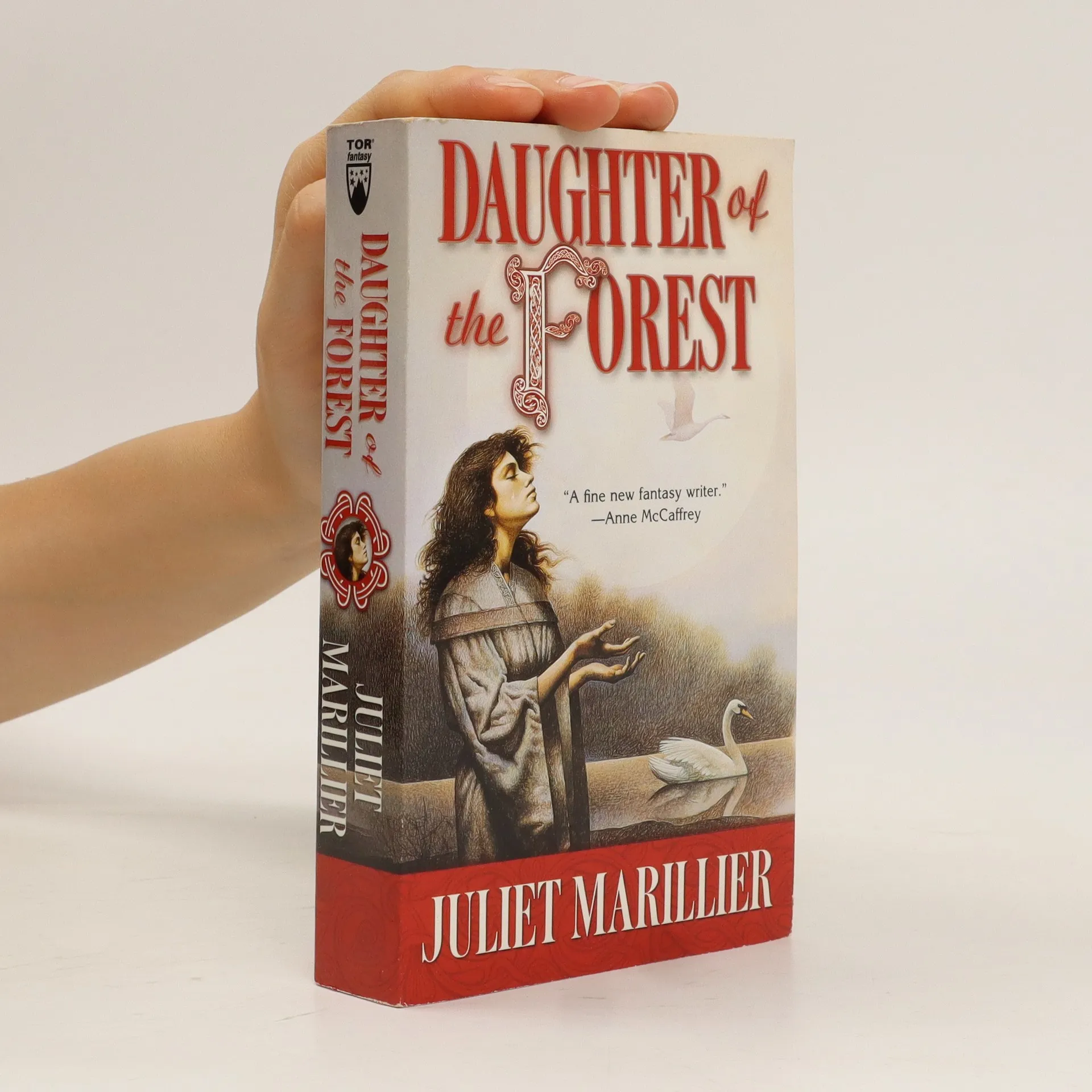 Daughter of the Forest (The Sevenwaters Trilogy, Book 1)