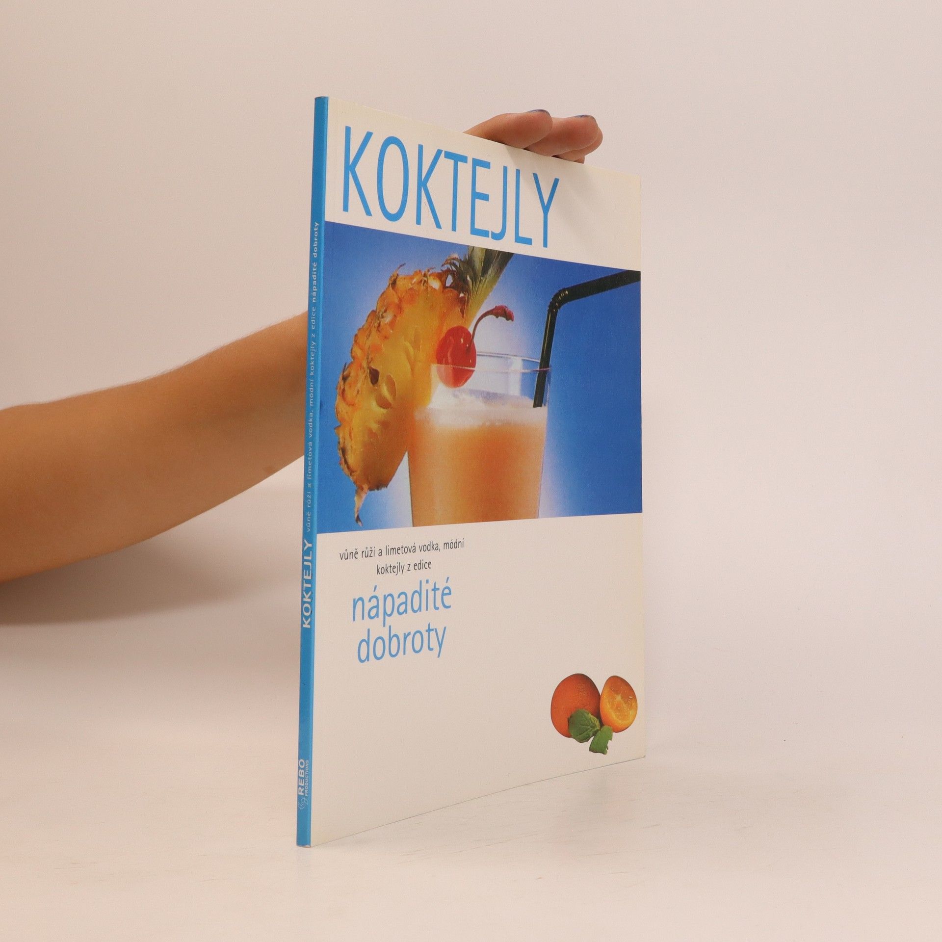 Martina Pirková Koktejly : vůně růží a limetová vodka, módní koktejly