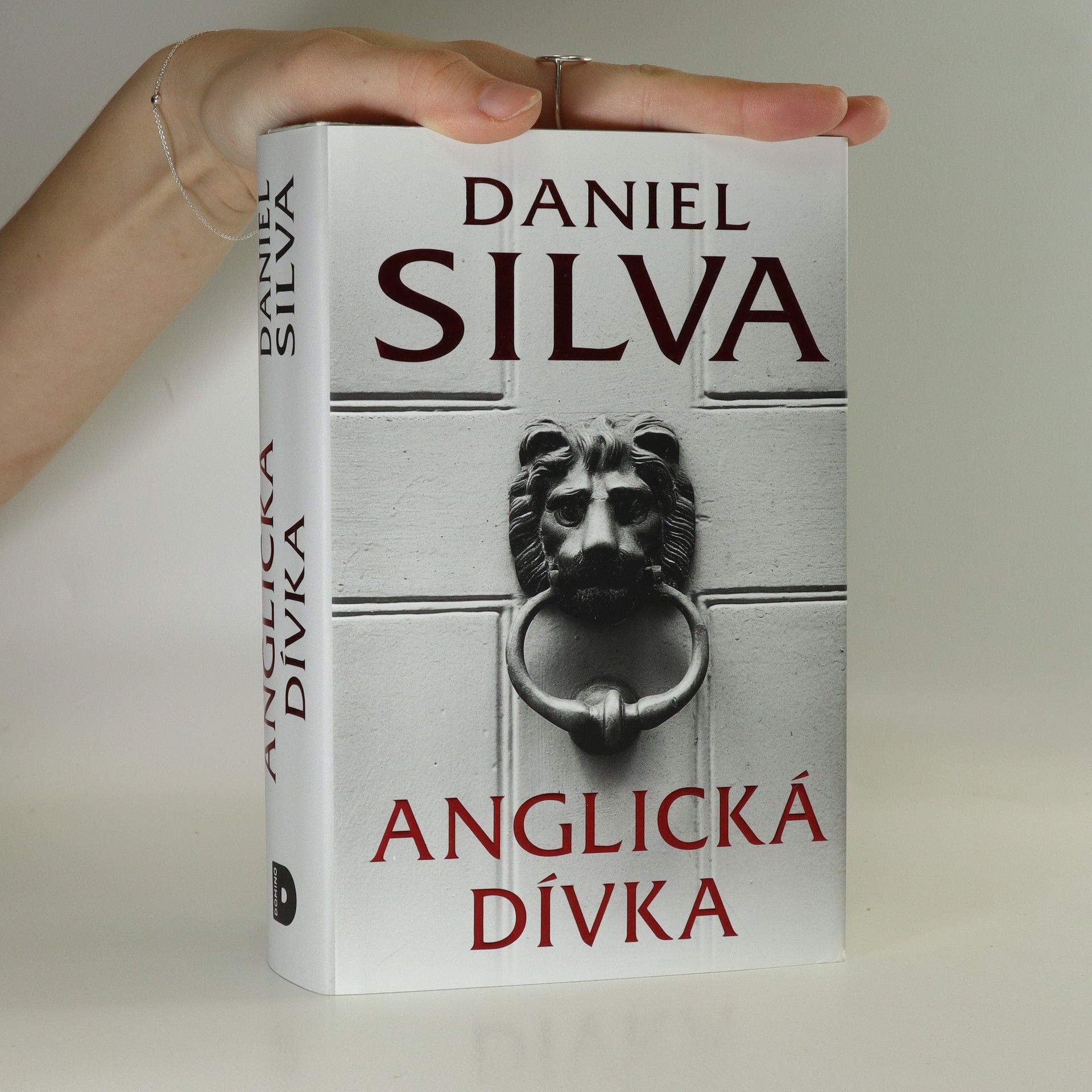 Daniel Silva Anglická dívka