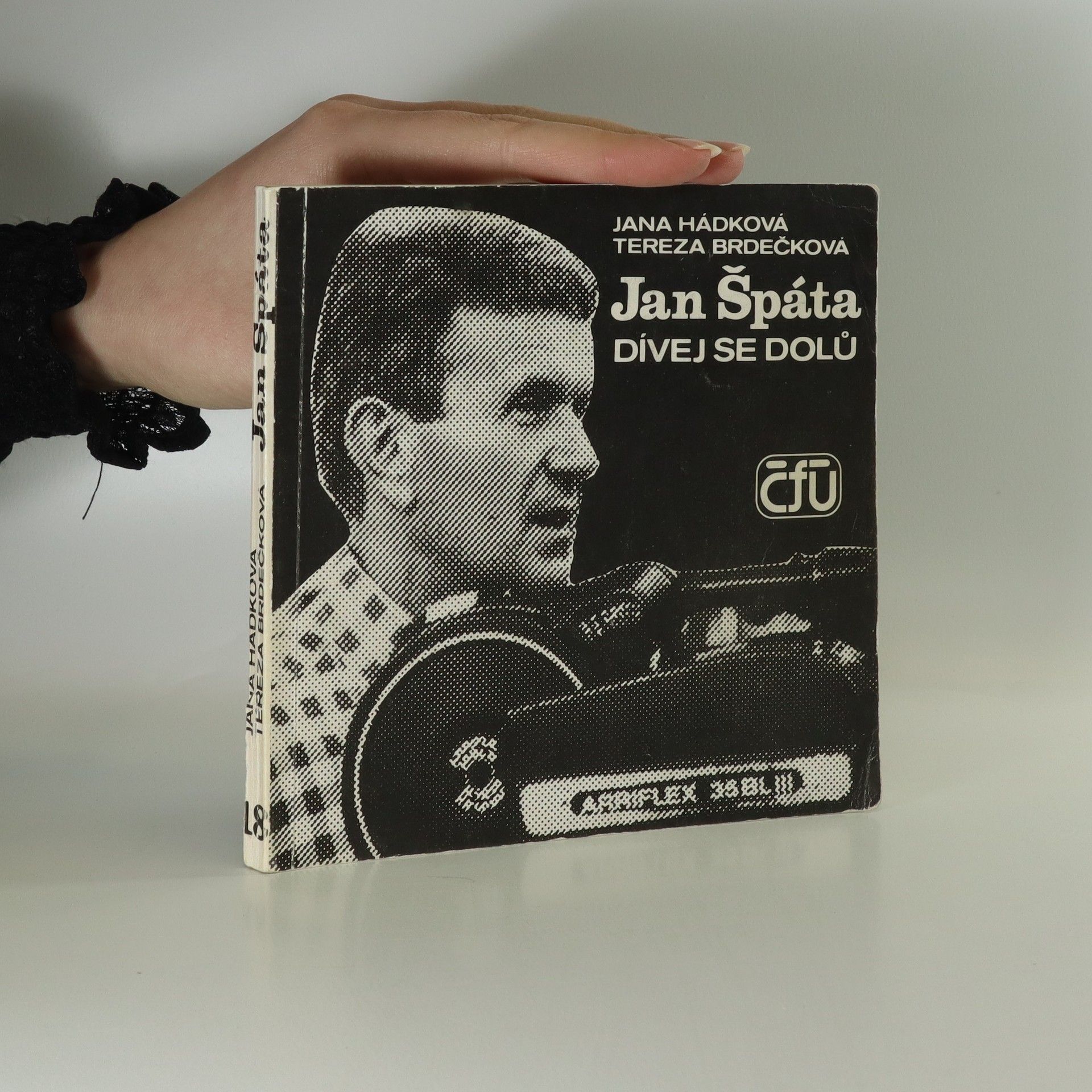Jana Hádková Jan Špáta. Dívej se dolů