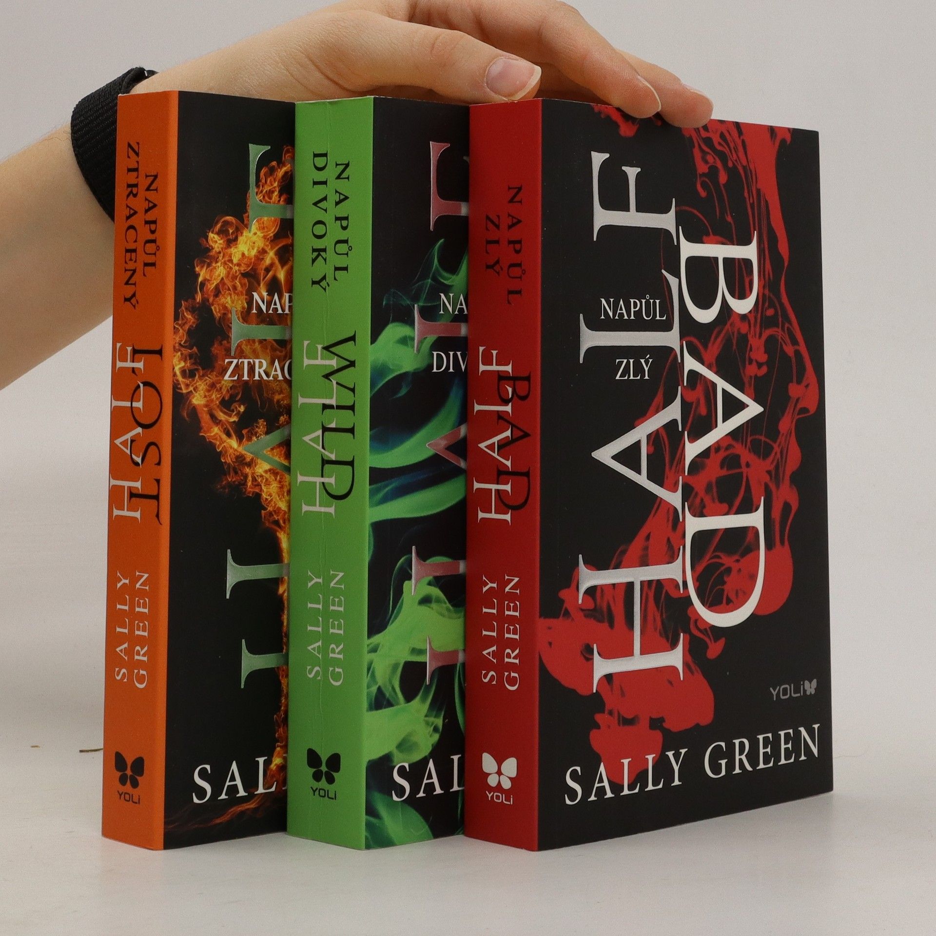 Sally Green Napůl ztracený, Napůl divoký, Napůl zlý