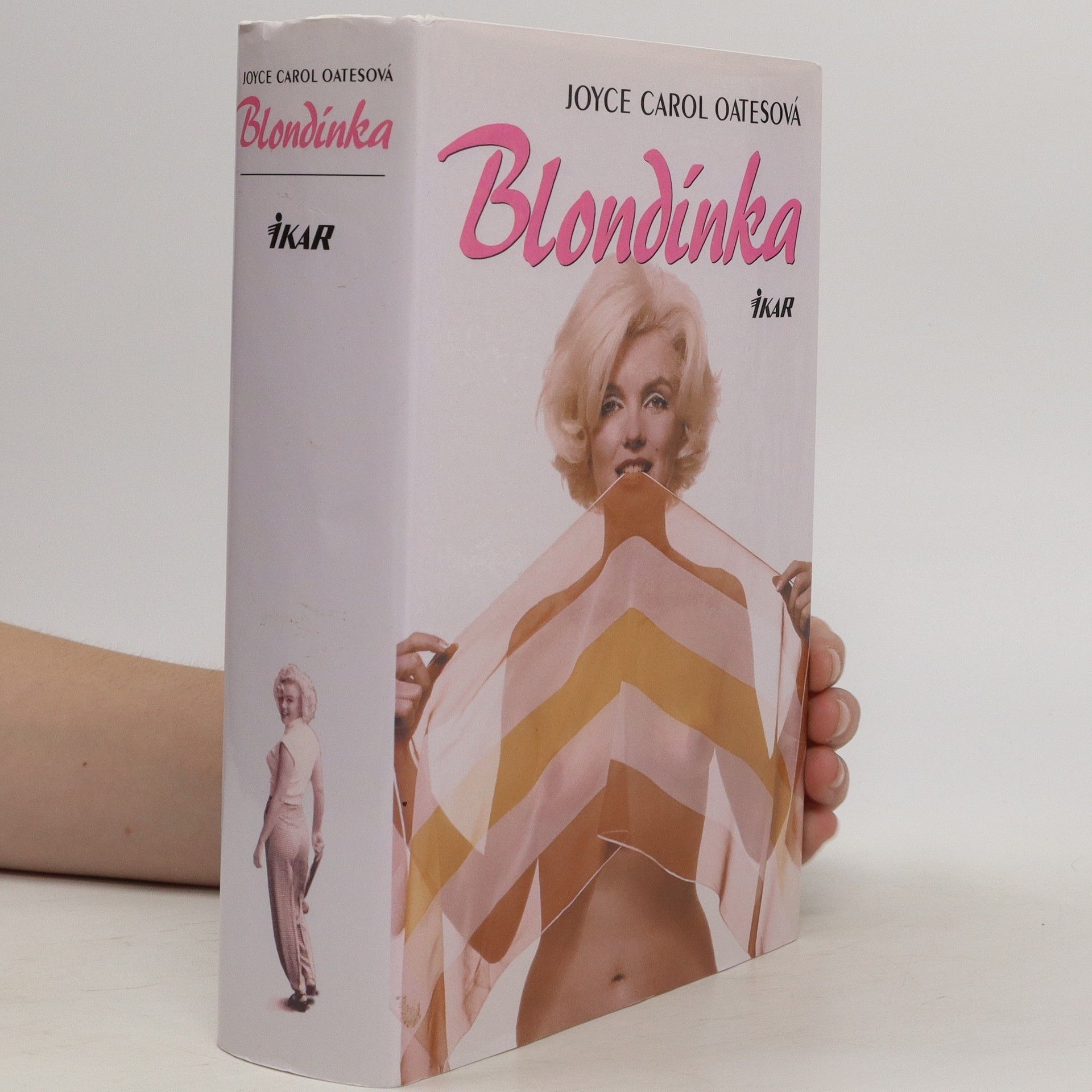 Joyce Carol Oates Blondínka