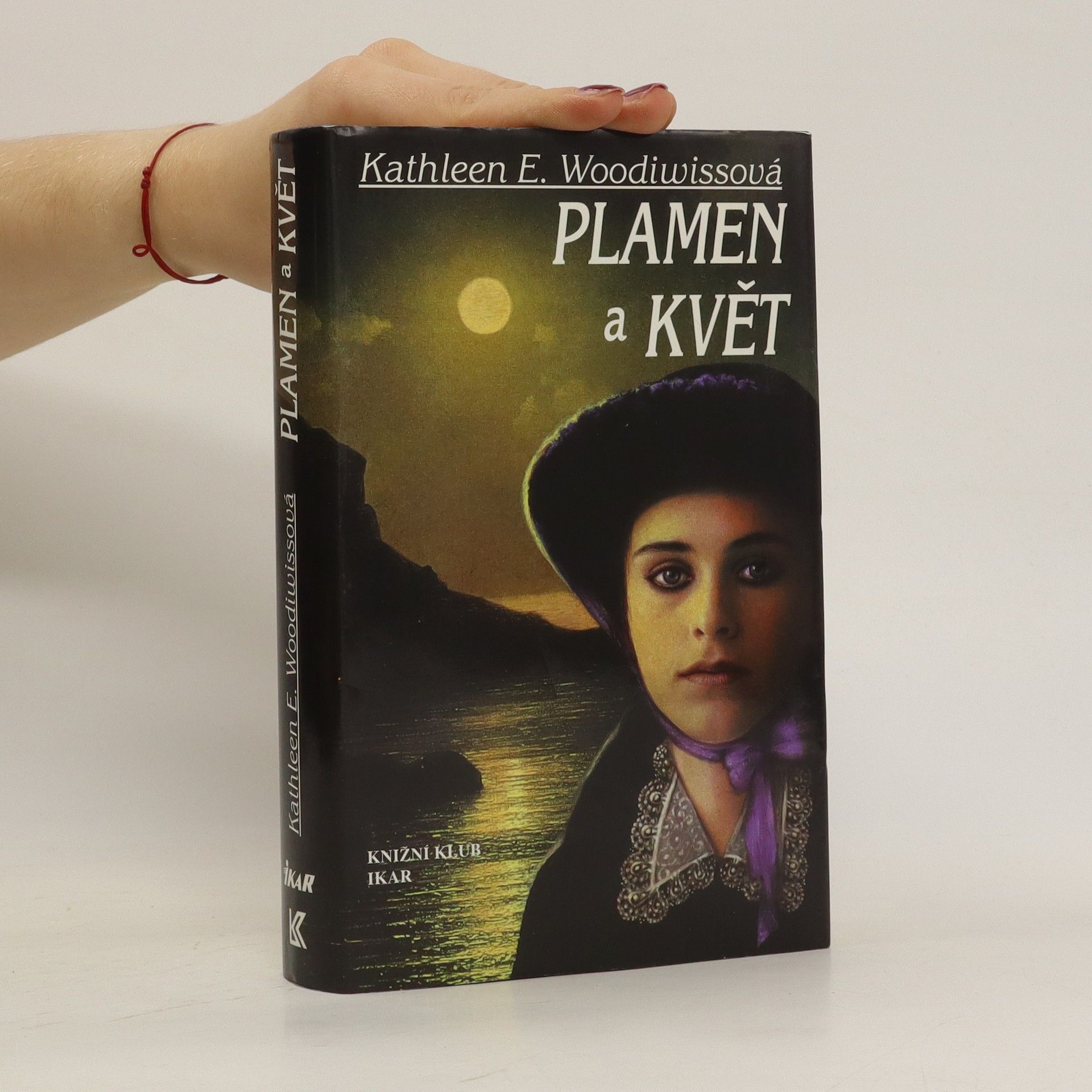 Kathleen E. Woodiwiss Plamen a květ