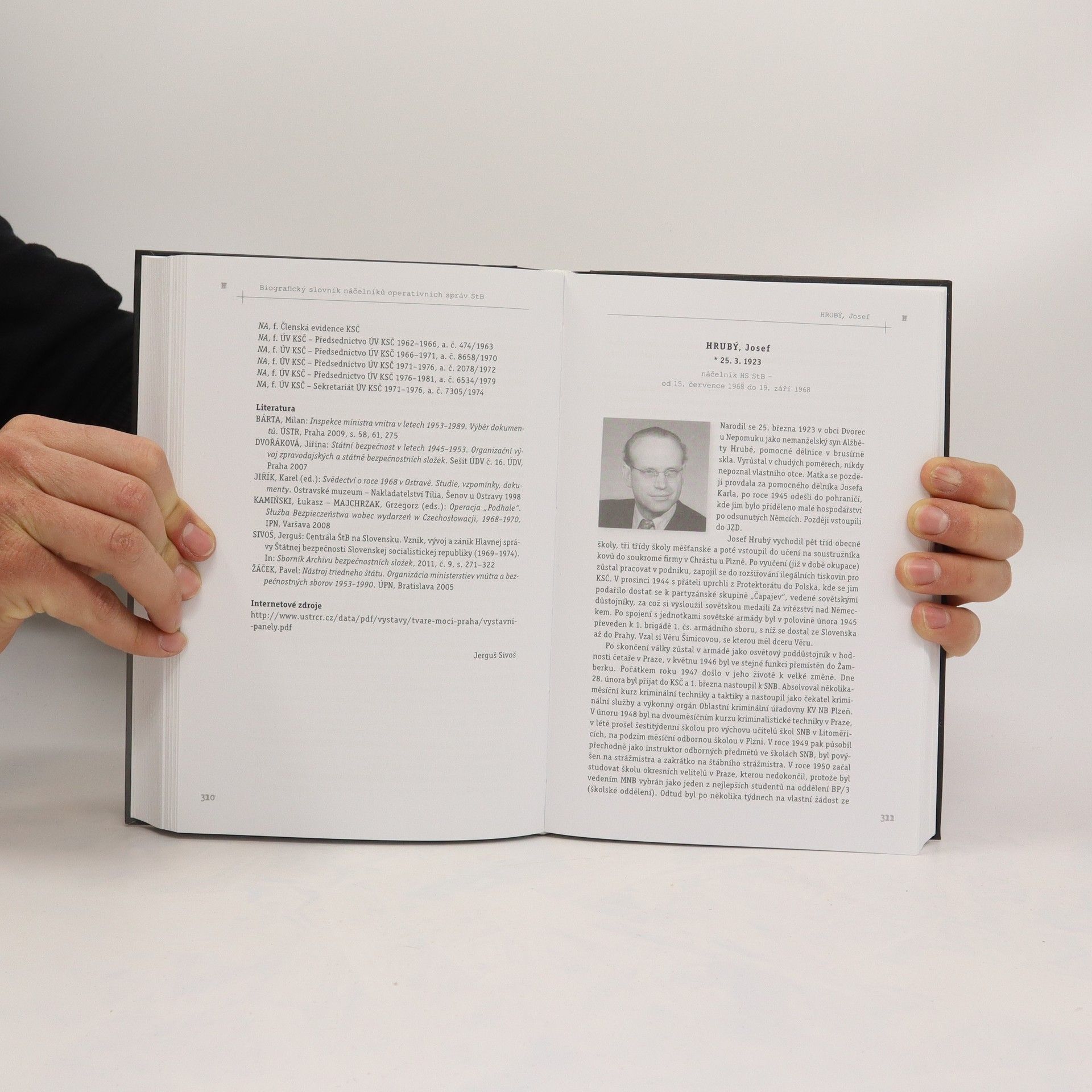 Various authors Biografický slovník náčelníků operativních správ Státní bezpečnosti v letech 1953-1989