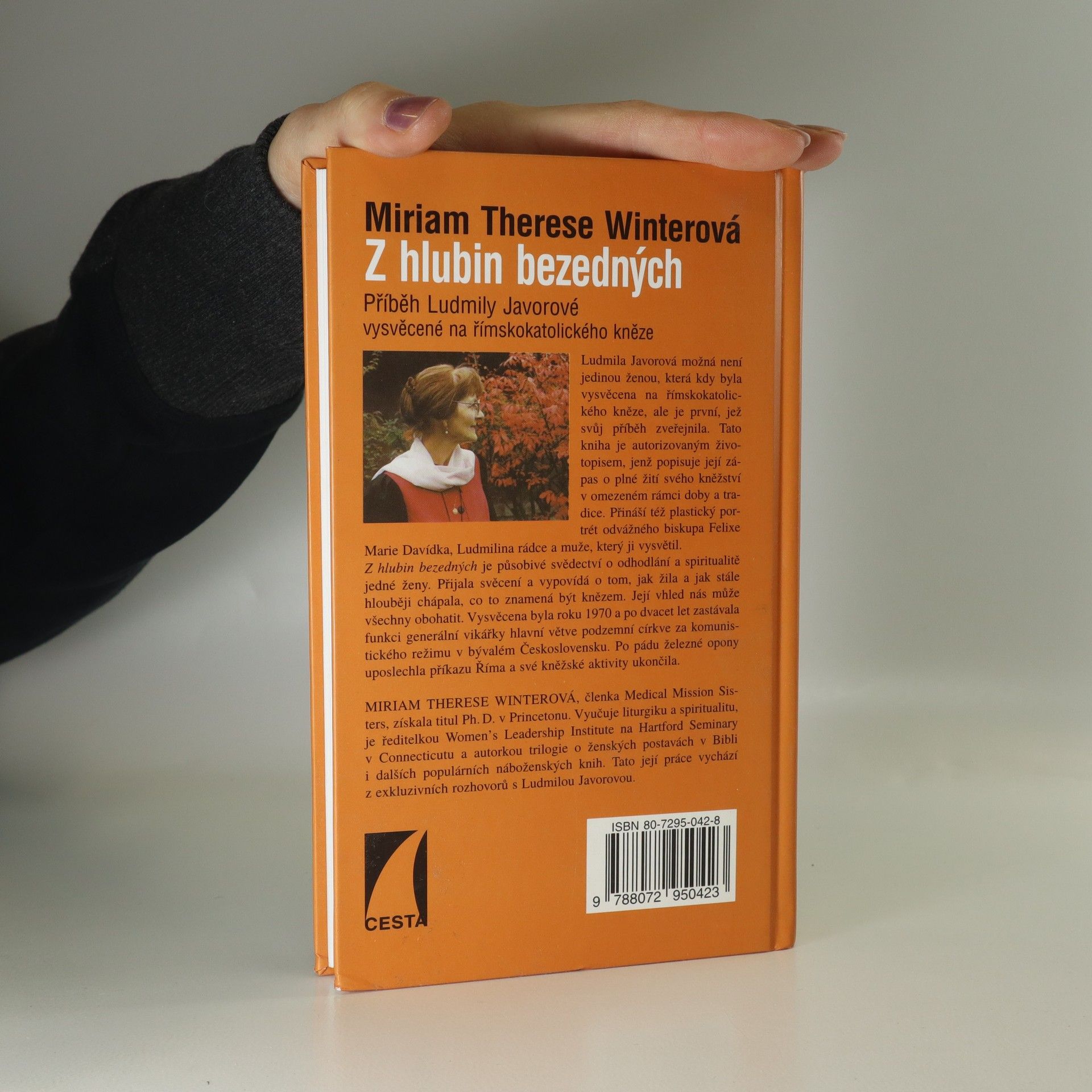 Miriam Therese Winter Z hlubin bezedných