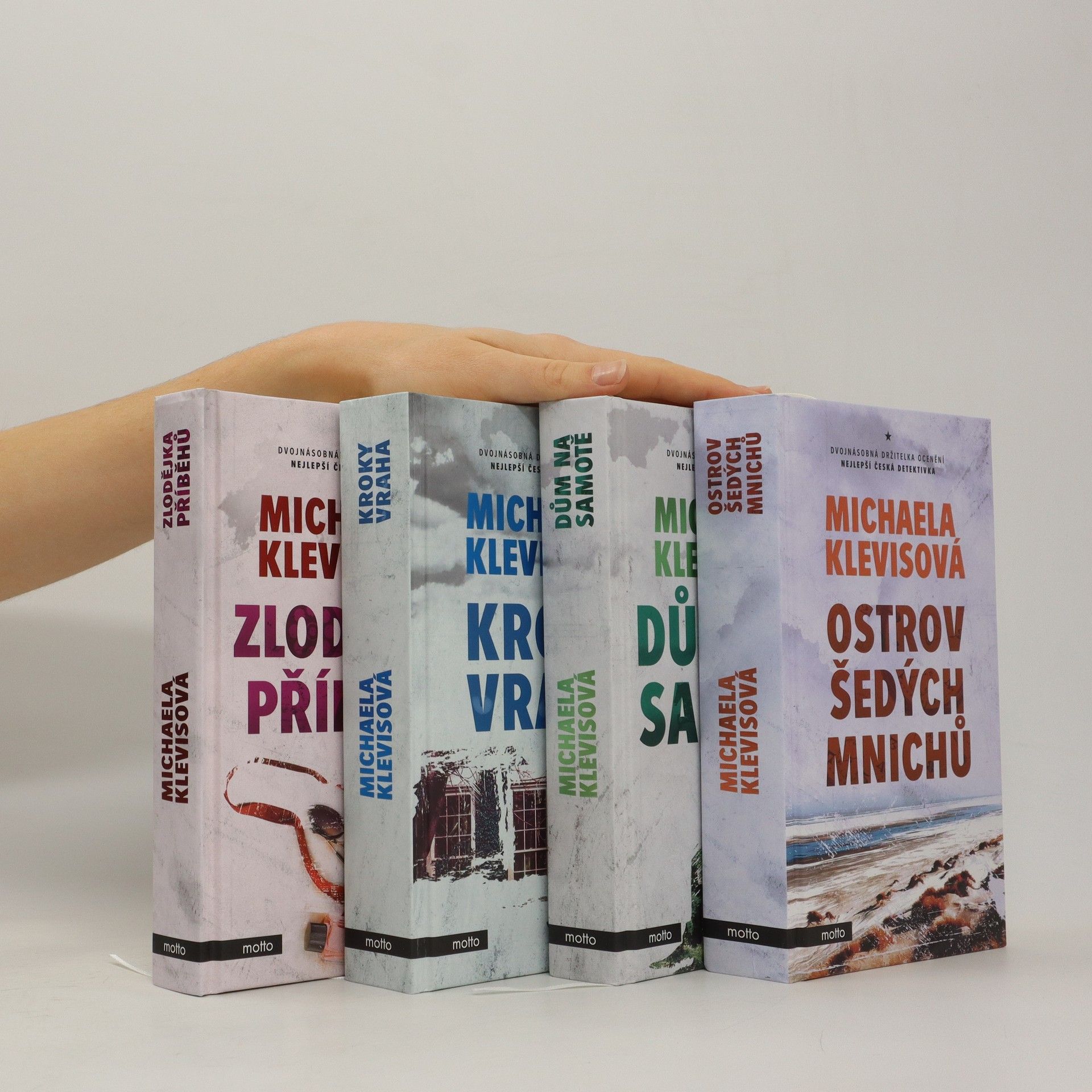 Michaela Klevisová Michaela Klevisová BOX 2 (Kroky vraha, Zlodějka příběhů, Dům na samotě, Ostrov šedých mnichů)