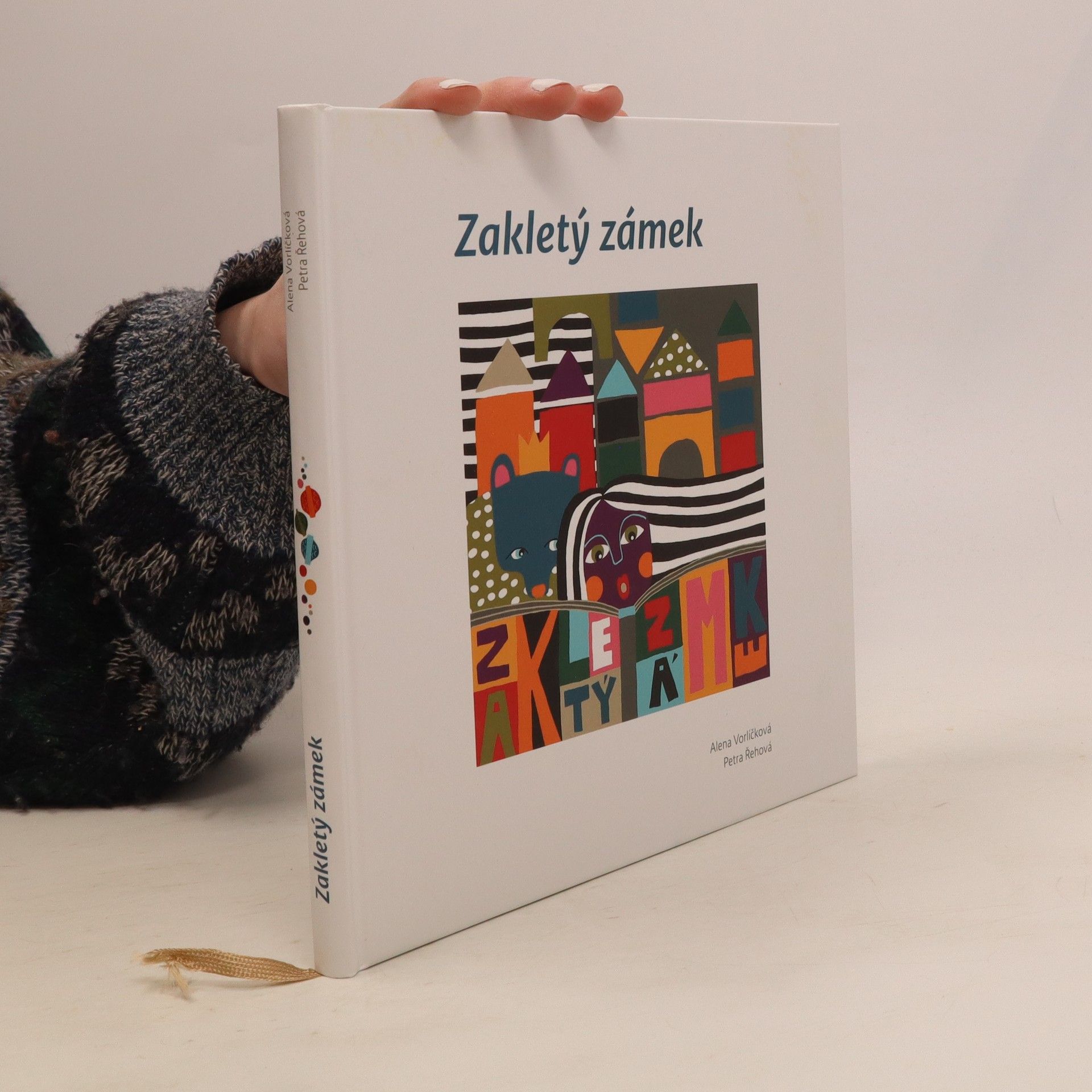 Alena Vorlíčková Zakletý zámek