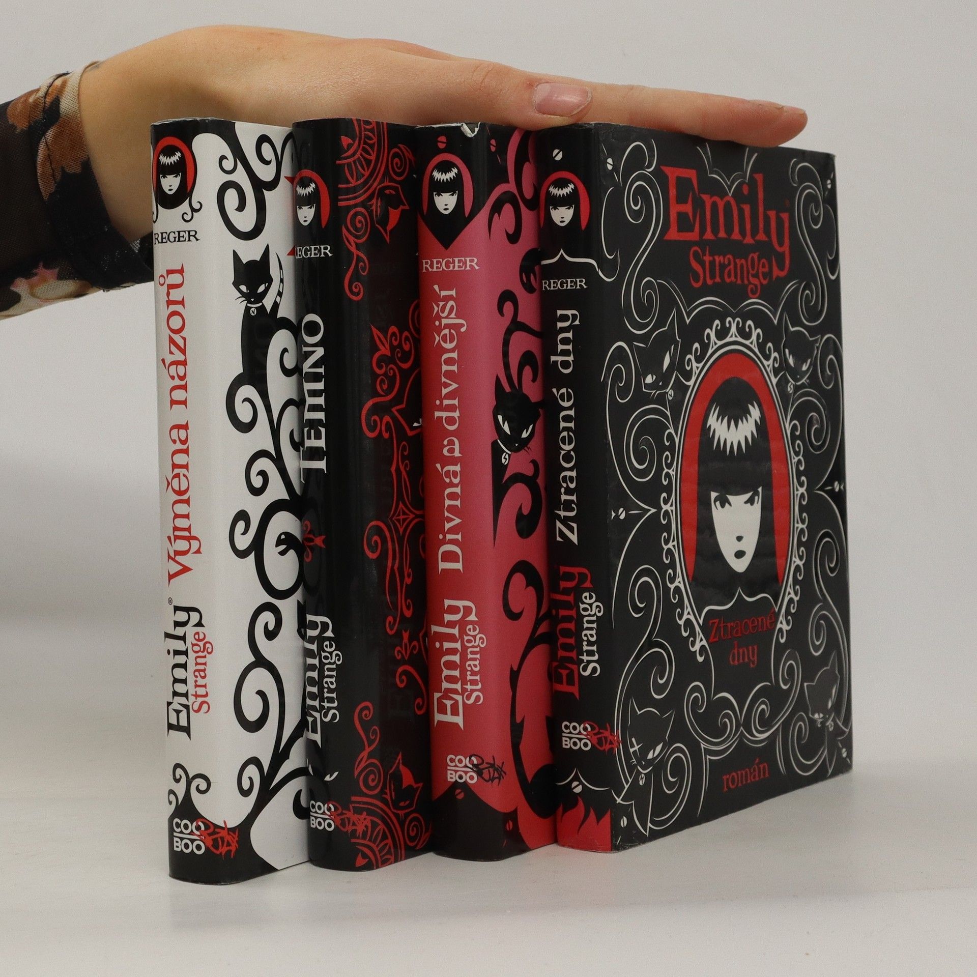 Robert Reger Emily Strange: Ztracené dny, Divná a divnější, Temno, Výměna názorů