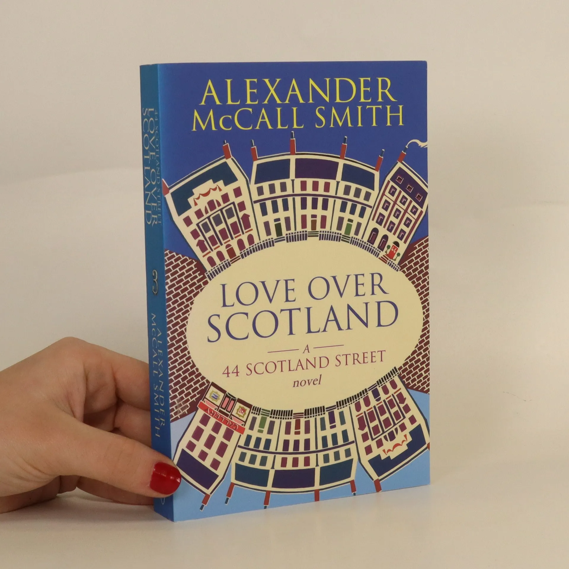 Love over Scotland Alexander McCall Smith knihobot.cz