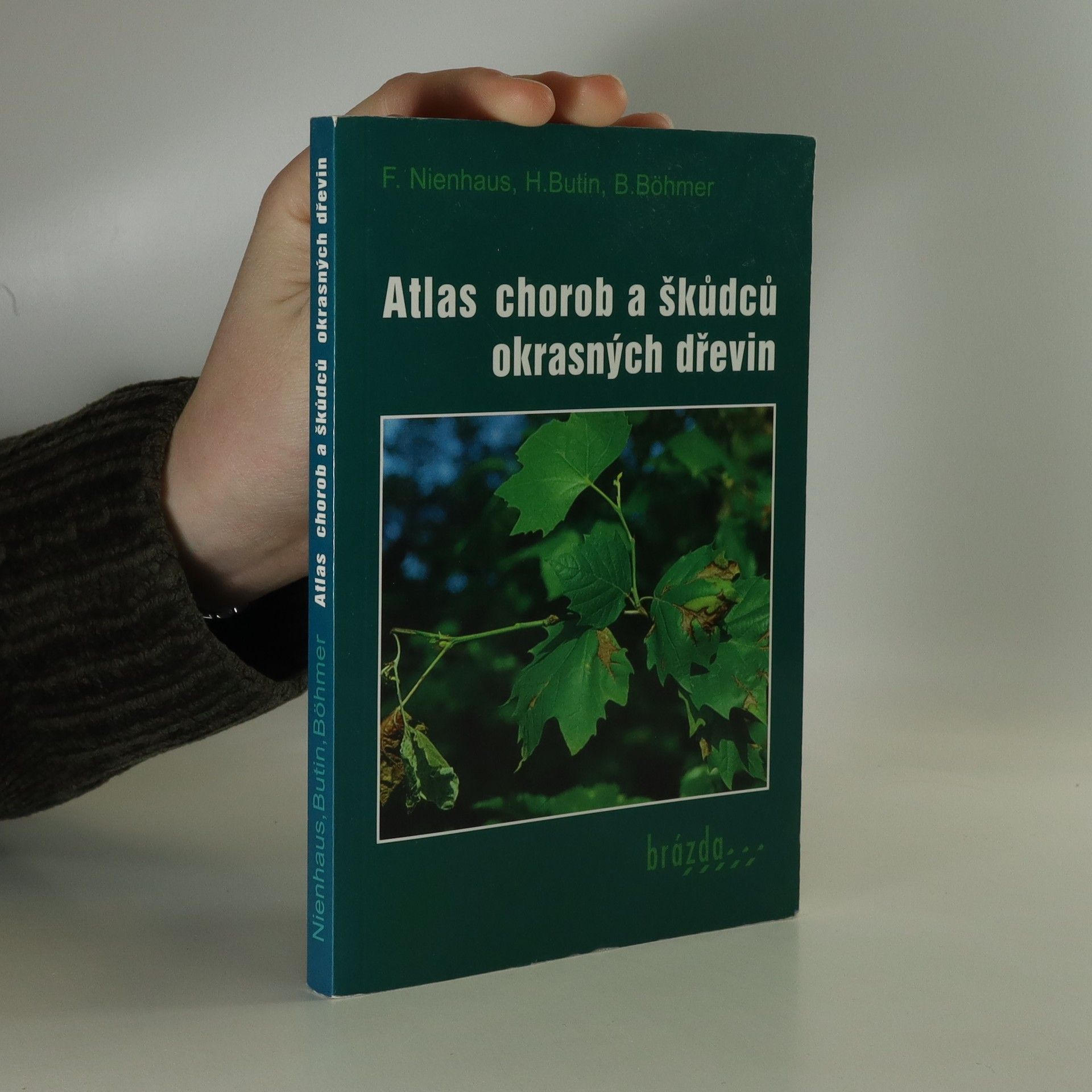 Franz Nienhaus Atlas chorob a škůdců okrasných dřevin