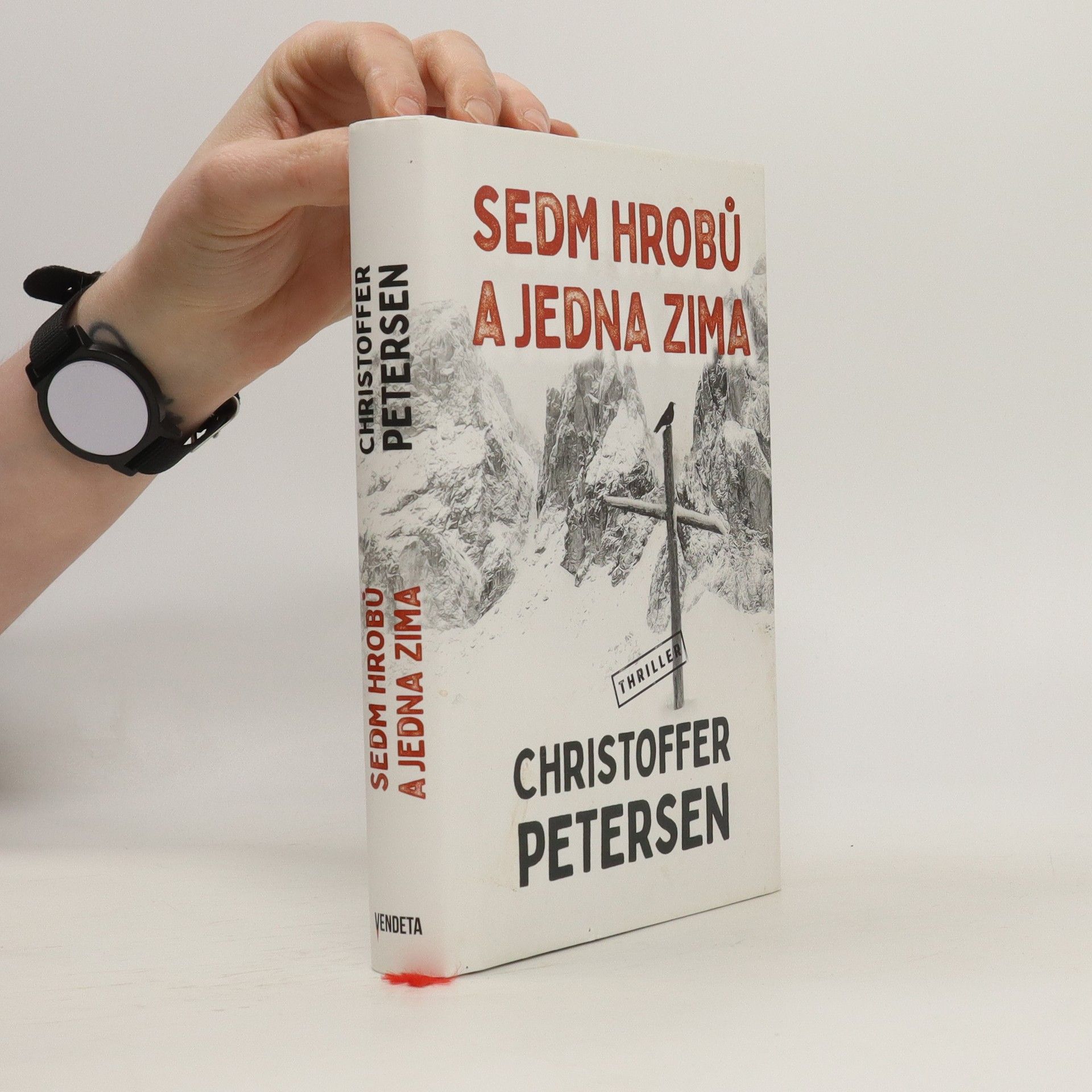 Christoffer Petersen Sedm hrobů a jedna zima