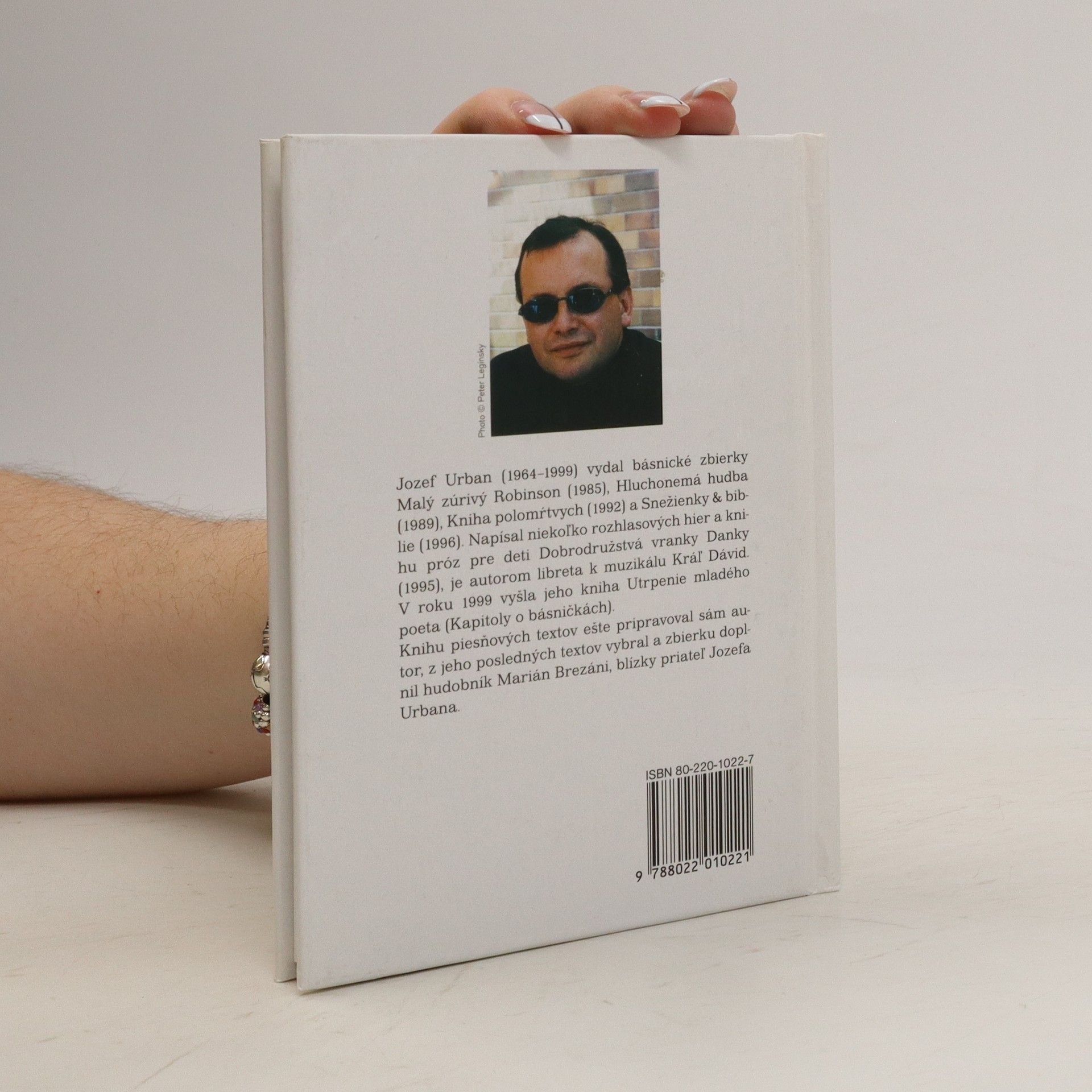 Jozef Urban Voda, čo nás drží nad vodou