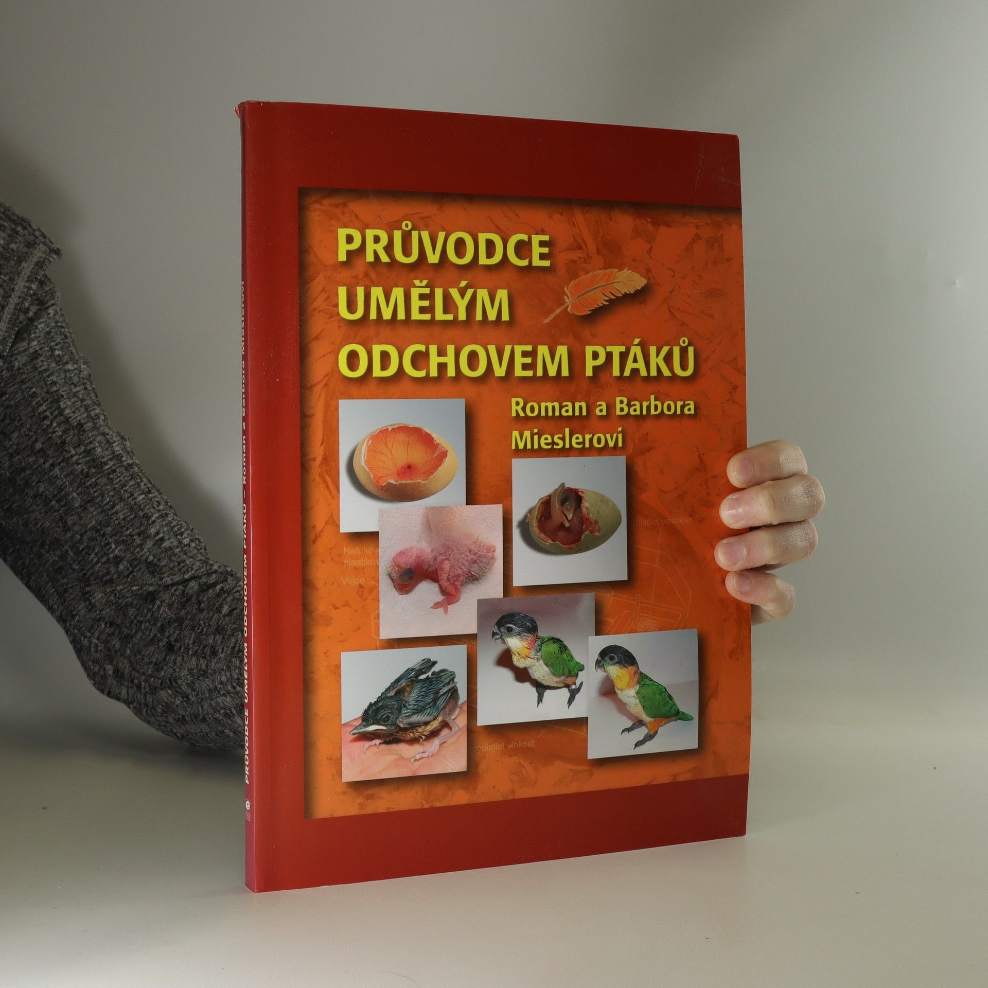 Roman Miesler Průvodce umělým odchovem ptáků