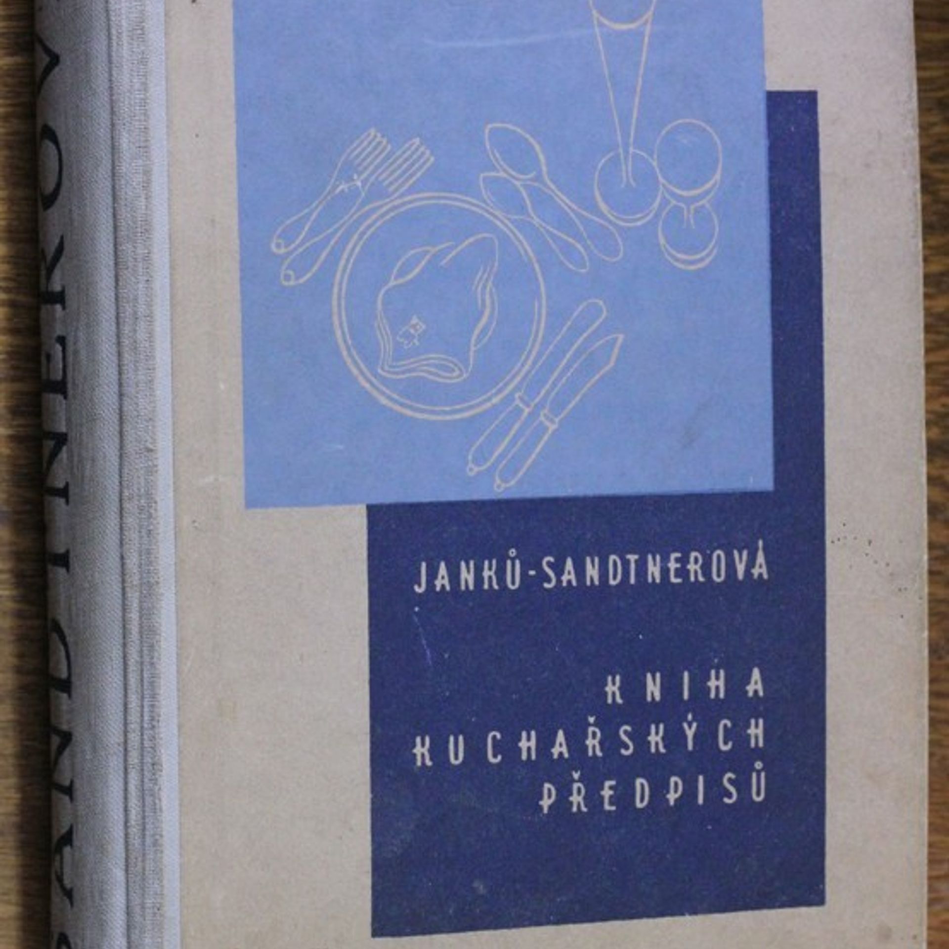 Marie Janků-Sandtnerová Kniha rozpočtu a kuchařských předpisů : Všem hospodyním k bezpečné přípravě dobrých, chutných a levných pokrmů