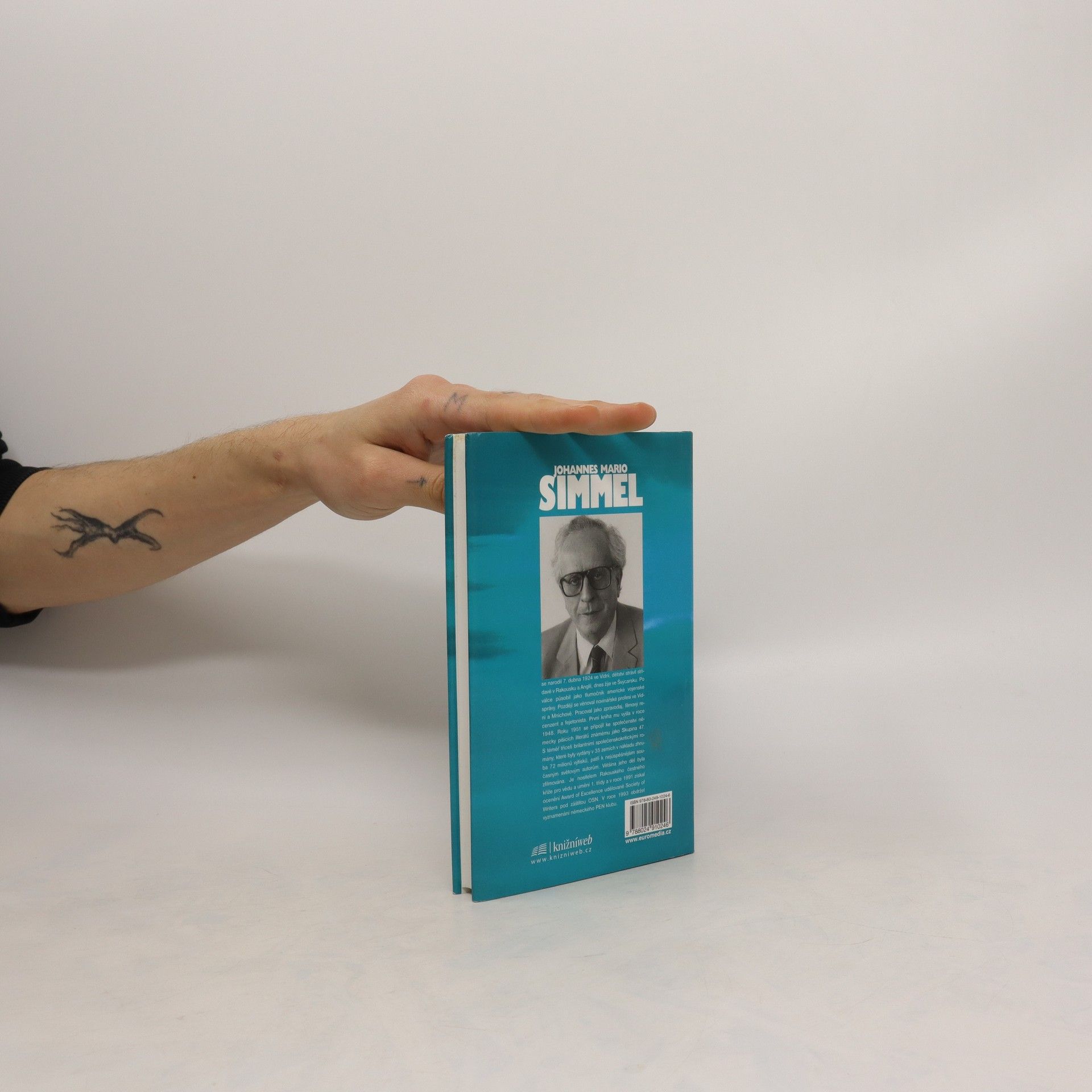 Johannes Mario Simmel Dvaadvacet centimetrů něžnosti
